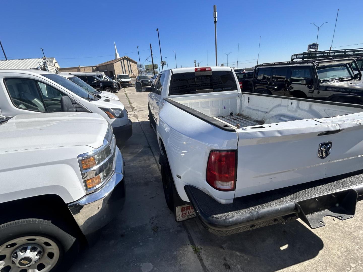 2012 White Dodge Ram 3500 Laramie Crew Cab LWB 4WD DRW (3C63DRJL4CG) with an 6.7L L6 OHV 24V TURBO DIESEL engine, 6-Speed Automatic transmission, located at 1687 Business 35 S, New Braunfels, TX, 78130, (830) 625-7159, 29.655487, -98.051491 - Photo#7
