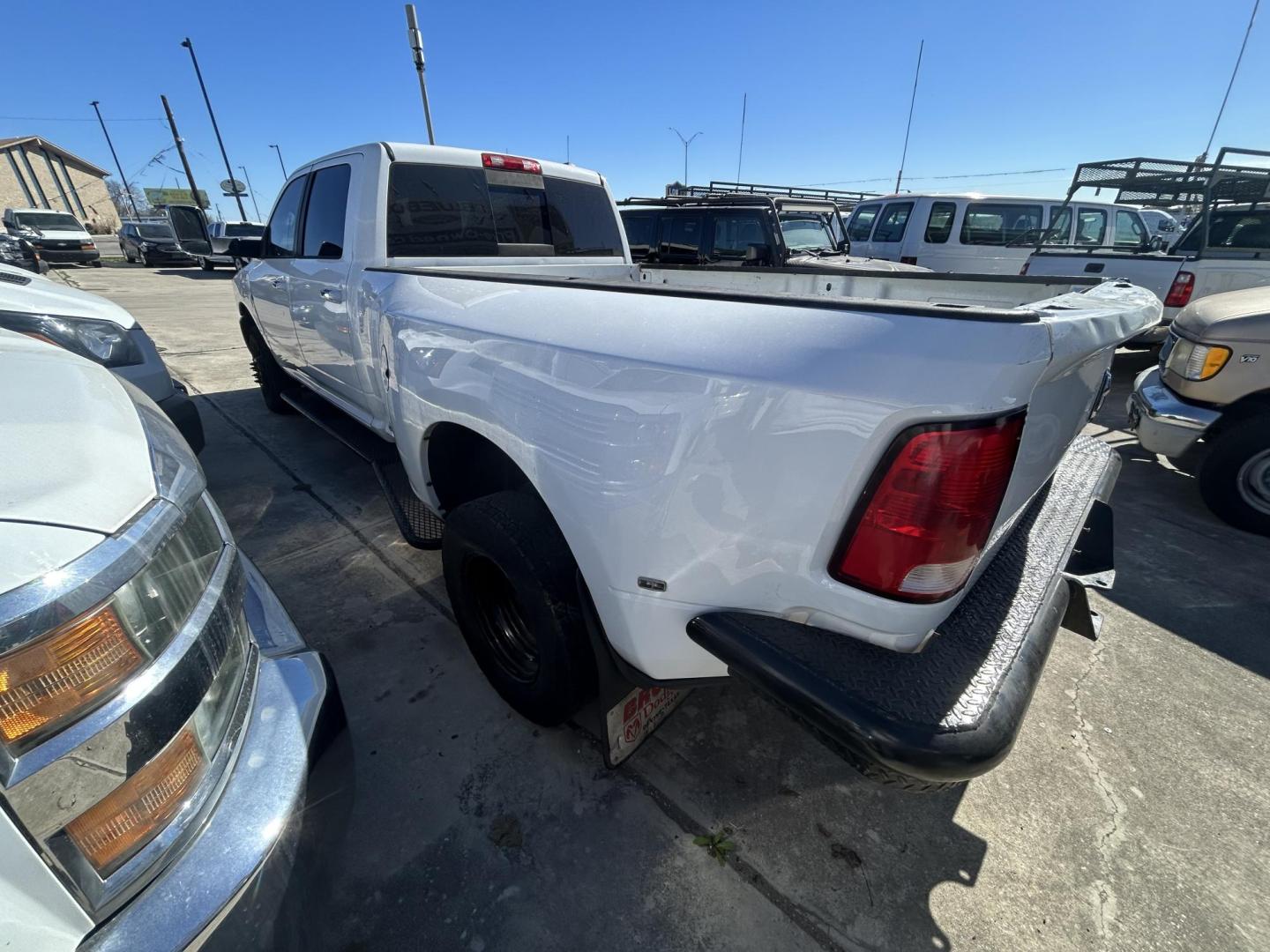 2012 White Dodge Ram 3500 Laramie Crew Cab LWB 4WD DRW (3C63DRJL4CG) with an 6.7L L6 OHV 24V TURBO DIESEL engine, 6-Speed Automatic transmission, located at 1687 Business 35 S, New Braunfels, TX, 78130, (830) 625-7159, 29.655487, -98.051491 - Photo#8