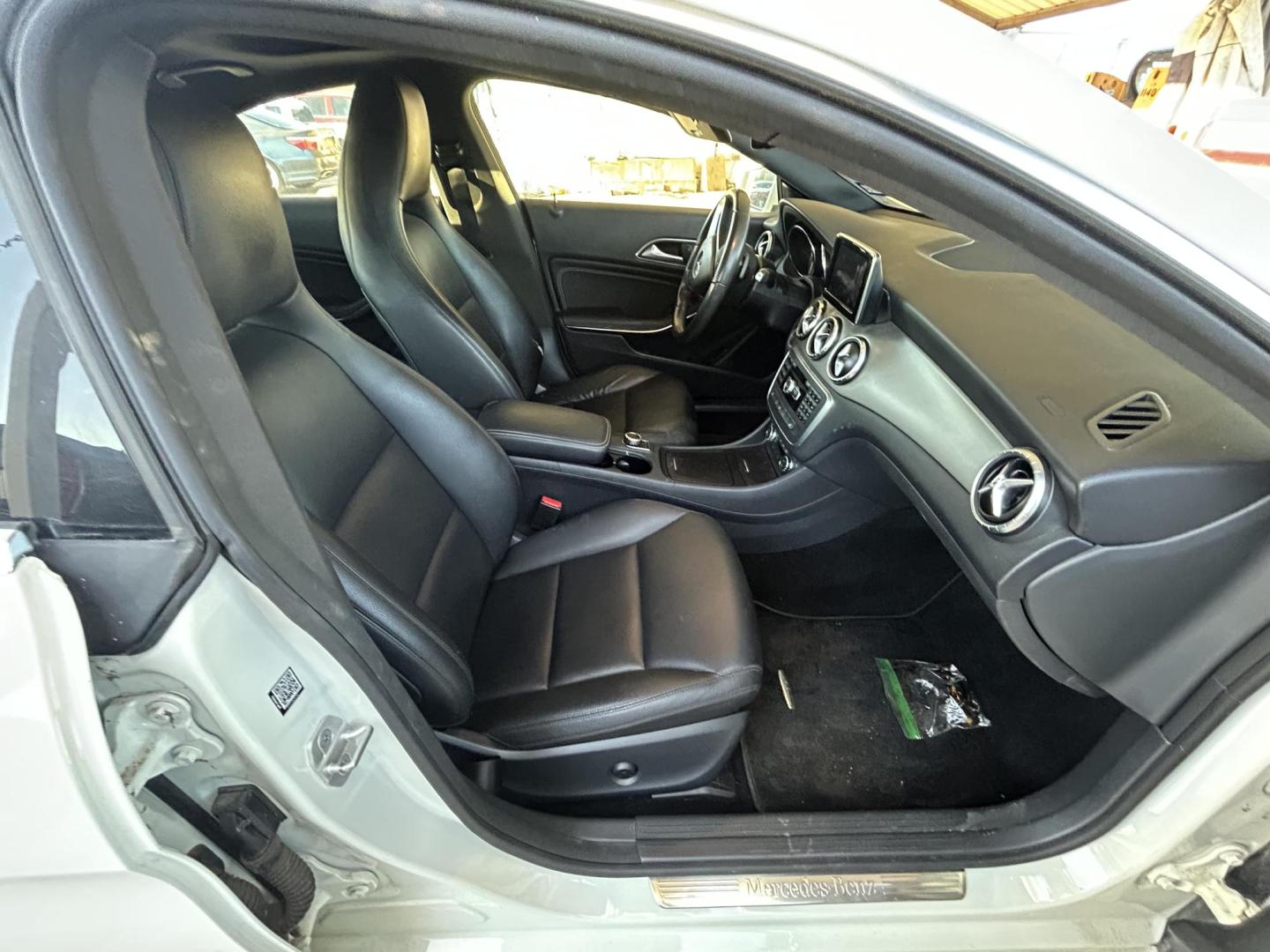 2014 White Mercedes-Benz CLA-Class CLA250 (WDDSJ4EB5EN) with an 2.0L L4 DOHC 16V engine, 7-Speed Automatic transmission, located at 1687 Business 35 S, New Braunfels, TX, 78130, (830) 625-7159, 29.655487, -98.051491 - Photo#2