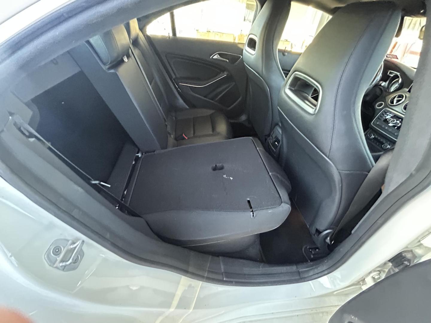 2014 White Mercedes-Benz CLA-Class CLA250 (WDDSJ4EB5EN) with an 2.0L L4 DOHC 16V engine, 7-Speed Automatic transmission, located at 1687 Business 35 S, New Braunfels, TX, 78130, (830) 625-7159, 29.655487, -98.051491 - Photo#4