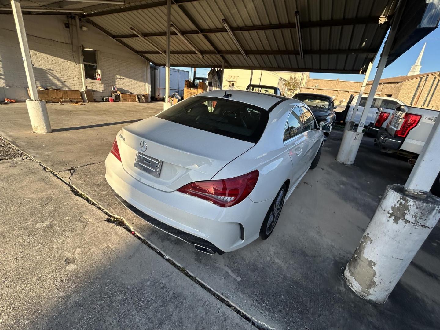 2014 White Mercedes-Benz CLA-Class CLA250 (WDDSJ4EB5EN) with an 2.0L L4 DOHC 16V engine, 7-Speed Automatic transmission, located at 1687 Business 35 S, New Braunfels, TX, 78130, (830) 625-7159, 29.655487, -98.051491 - Photo#6