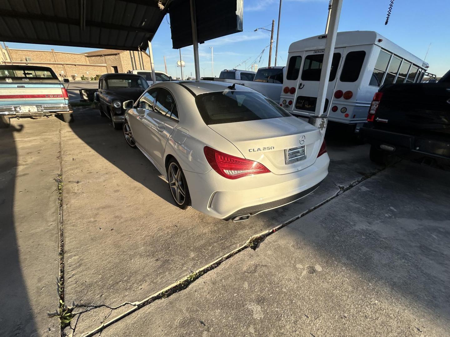 2014 White Mercedes-Benz CLA-Class CLA250 (WDDSJ4EB5EN) with an 2.0L L4 DOHC 16V engine, 7-Speed Automatic transmission, located at 1687 Business 35 S, New Braunfels, TX, 78130, (830) 625-7159, 29.655487, -98.051491 - Photo#7