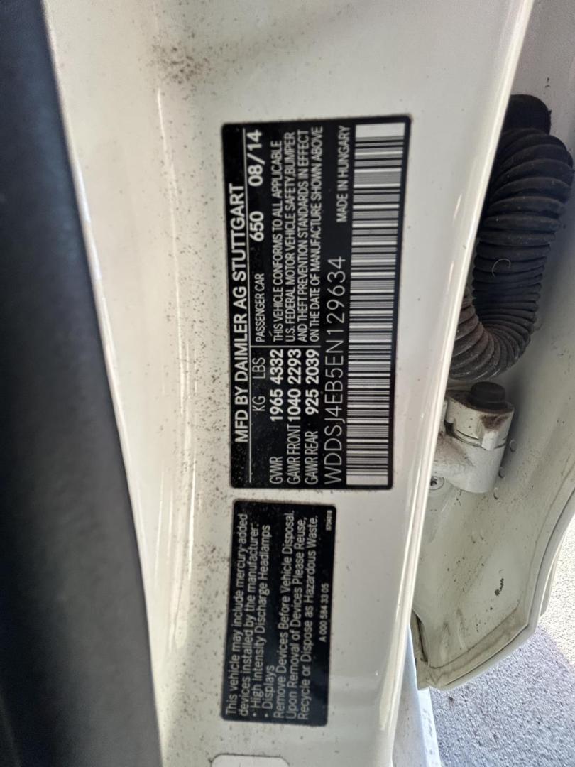 2014 White Mercedes-Benz CLA-Class CLA250 (WDDSJ4EB5EN) with an 2.0L L4 DOHC 16V engine, 7-Speed Automatic transmission, located at 1687 Business 35 S, New Braunfels, TX, 78130, (830) 625-7159, 29.655487, -98.051491 - Photo#13