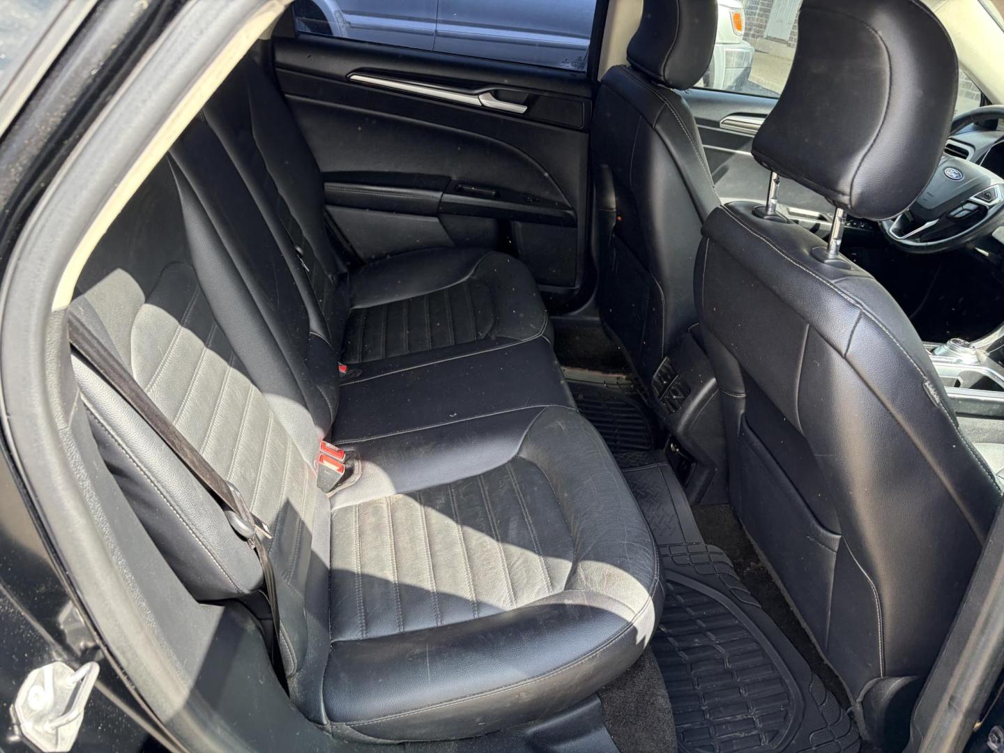 2018 Black Ford Fusion Energi SE (3FA6P0PU9JR) with an 2.0L L4 DOHC 16V HYBRID engine, CVT transmission, located at 1687 Business 35 S, New Braunfels, TX, 78130, (830) 625-7159, 29.655487, -98.051491 - Photo#4