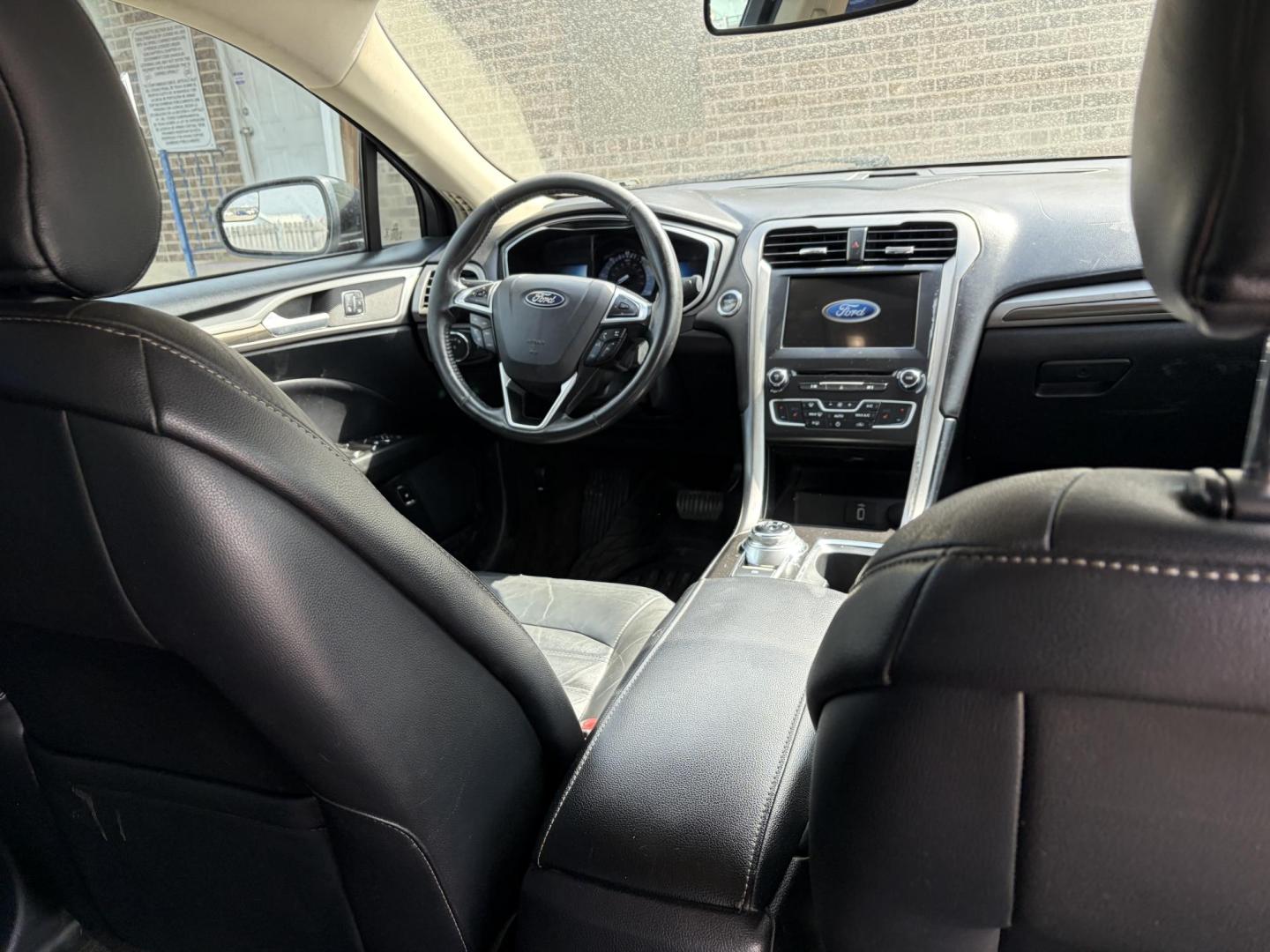 2018 Black Ford Fusion Energi SE (3FA6P0PU9JR) with an 2.0L L4 DOHC 16V HYBRID engine, CVT transmission, located at 1687 Business 35 S, New Braunfels, TX, 78130, (830) 625-7159, 29.655487, -98.051491 - Photo#5