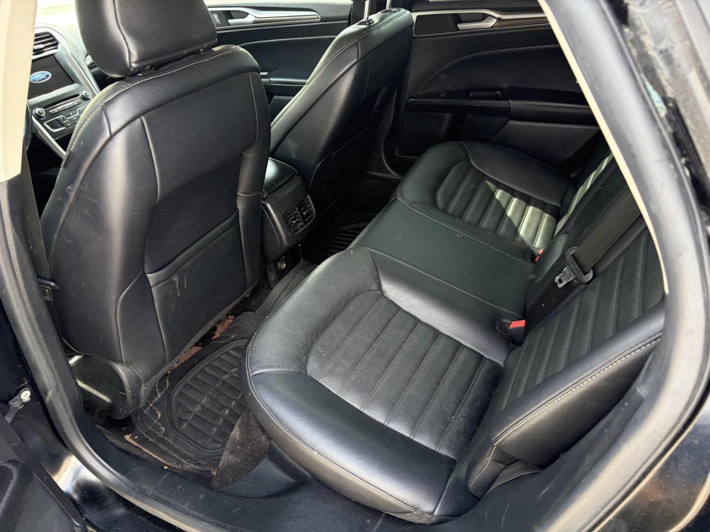 2018 Black Ford Fusion Energi SE (3FA6P0PU9JR) with an 2.0L L4 DOHC 16V HYBRID engine, CVT transmission, located at 1687 Business 35 S, New Braunfels, TX, 78130, (830) 625-7159, 29.655487, -98.051491 - Photo#8