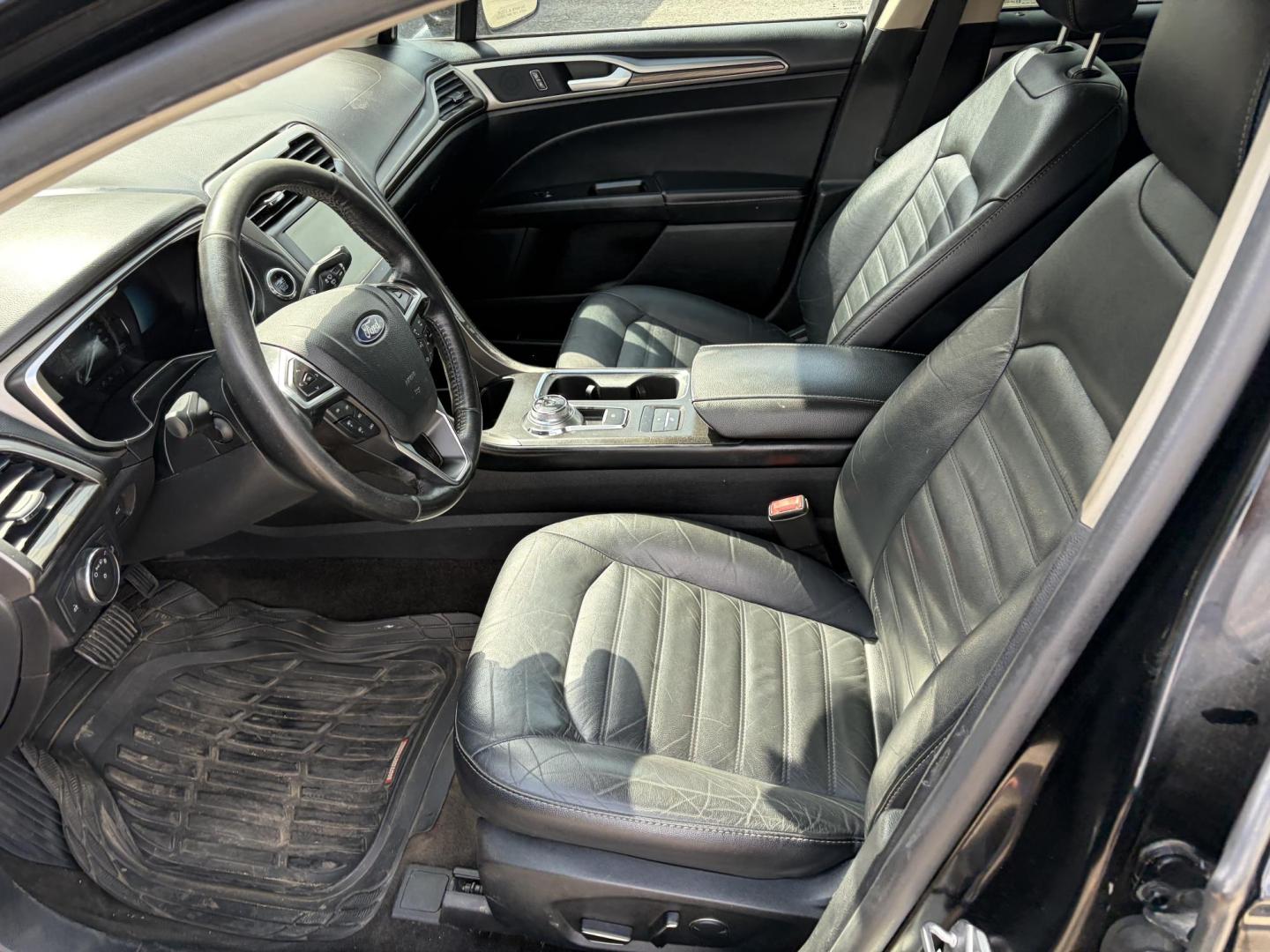 2018 Black Ford Fusion Energi SE (3FA6P0PU9JR) with an 2.0L L4 DOHC 16V HYBRID engine, CVT transmission, located at 1687 Business 35 S, New Braunfels, TX, 78130, (830) 625-7159, 29.655487, -98.051491 - Photo#10