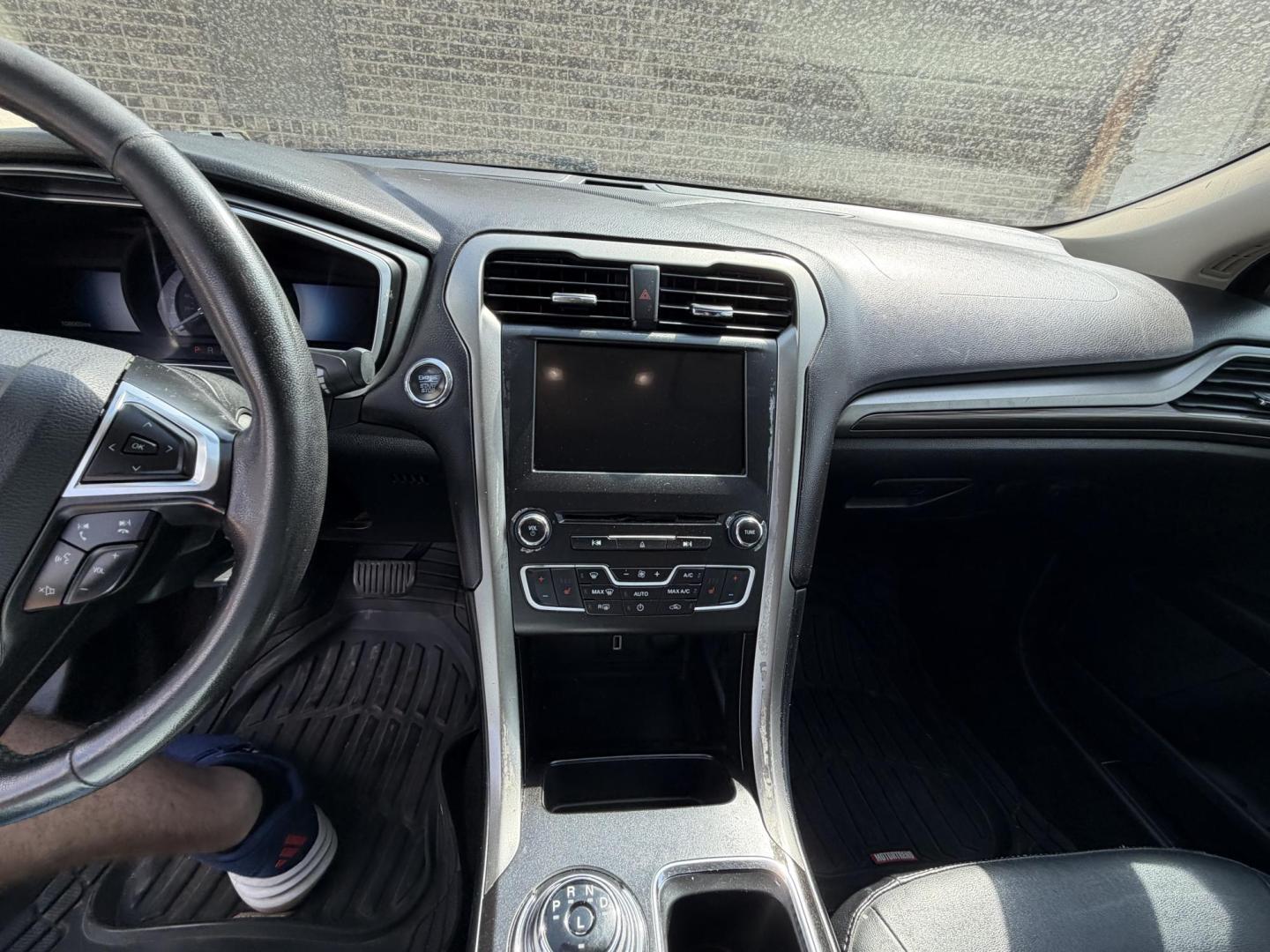 2018 Black Ford Fusion Energi SE (3FA6P0PU9JR) with an 2.0L L4 DOHC 16V HYBRID engine, CVT transmission, located at 1687 Business 35 S, New Braunfels, TX, 78130, (830) 625-7159, 29.655487, -98.051491 - Photo#12