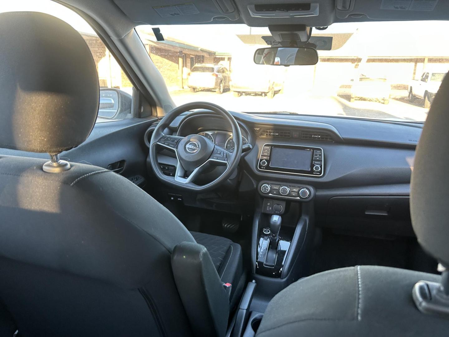 2022 White Nissan Kicks S (3N1CP5BV5NL) with an 1.6L L4 engine, CVT transmission, located at 1687 Business 35 S, New Braunfels, TX, 78130, (830) 625-7159, 29.655487, -98.051491 - Photo#5