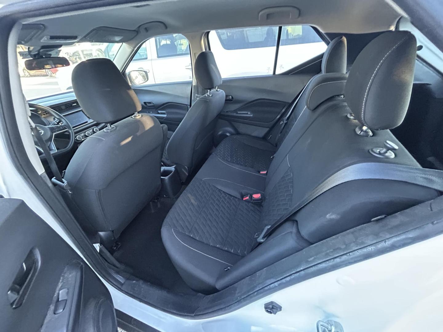 2022 White Nissan Kicks S (3N1CP5BV5NL) with an 1.6L L4 engine, CVT transmission, located at 1687 Business 35 S, New Braunfels, TX, 78130, (830) 625-7159, 29.655487, -98.051491 - Photo#8