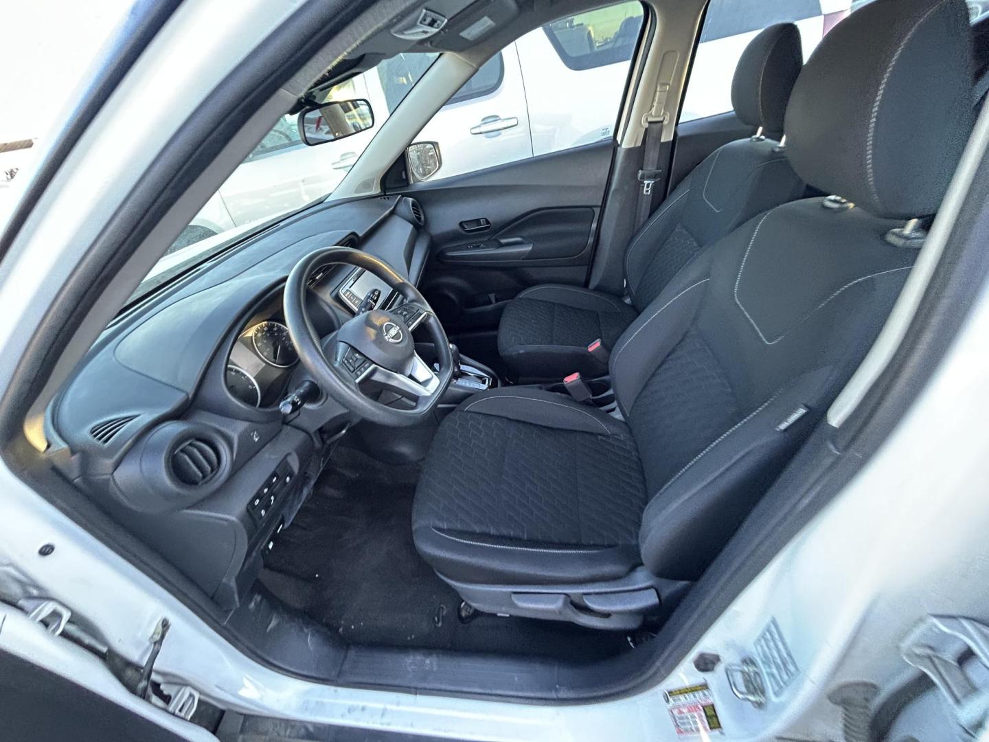 2022 White Nissan Kicks S (3N1CP5BV5NL) with an 1.6L L4 engine, CVT transmission, located at 1687 Business 35 S, New Braunfels, TX, 78130, (830) 625-7159, 29.655487, -98.051491 - Photo#10