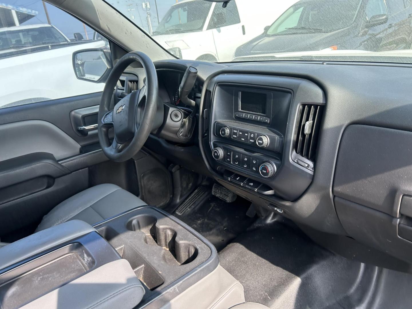 2017 White Chevrolet Silverado 1500 Work Truck 2WD (1GCNCNEHXHZ) with an 4.3L V6 engine, 6A transmission, located at 1687 Business 35 S, New Braunfels, TX, 78130, (830) 625-7159, 29.655487, -98.051491 - Photo#3