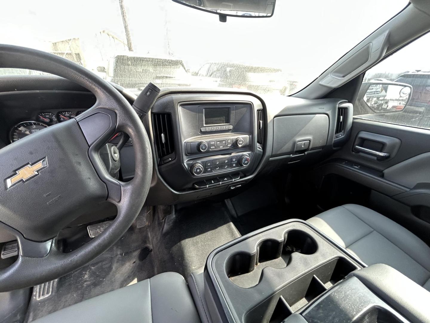 2017 White Chevrolet Silverado 1500 Work Truck 2WD (1GCNCNEHXHZ) with an 4.3L V6 engine, 6A transmission, located at 1687 Business 35 S, New Braunfels, TX, 78130, (830) 625-7159, 29.655487, -98.051491 - Photo#11