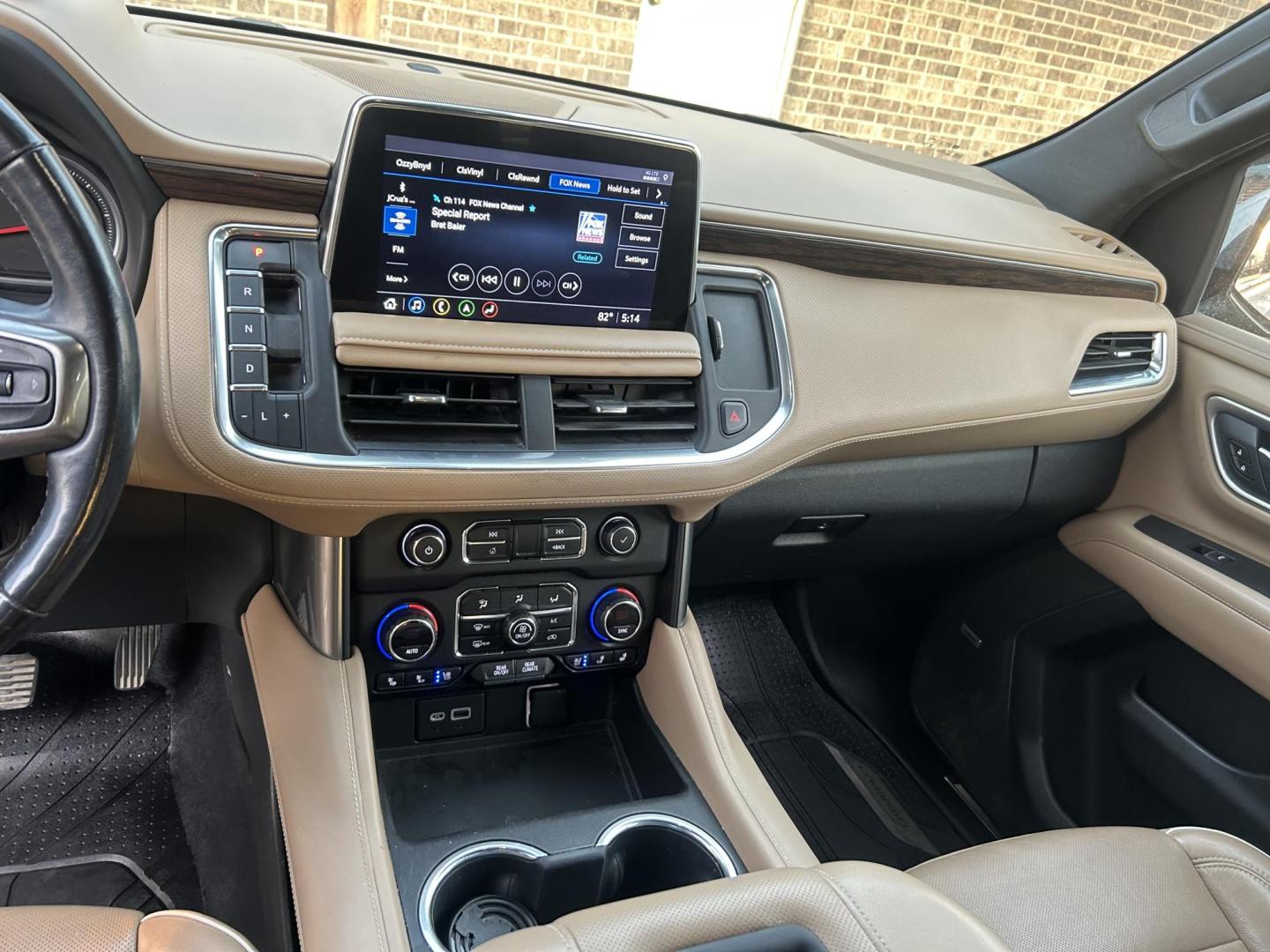 2021 White Chevrolet Tahoe Premier (1GNSCSKD6MR) with an 5.3L V8 OHV 16V engine, 10A transmission, located at 1687 Business 35 S, New Braunfels, TX, 78130, (830) 625-7159, 29.655487, -98.051491 - Photo#13