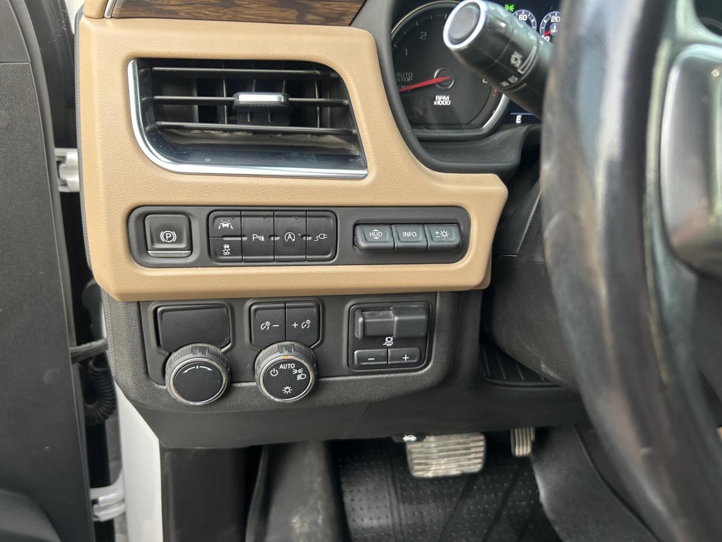 2021 White Chevrolet Tahoe Premier (1GNSCSKD6MR) with an 5.3L V8 OHV 16V engine, 10A transmission, located at 1687 Business 35 S, New Braunfels, TX, 78130, (830) 625-7159, 29.655487, -98.051491 - Photo#14