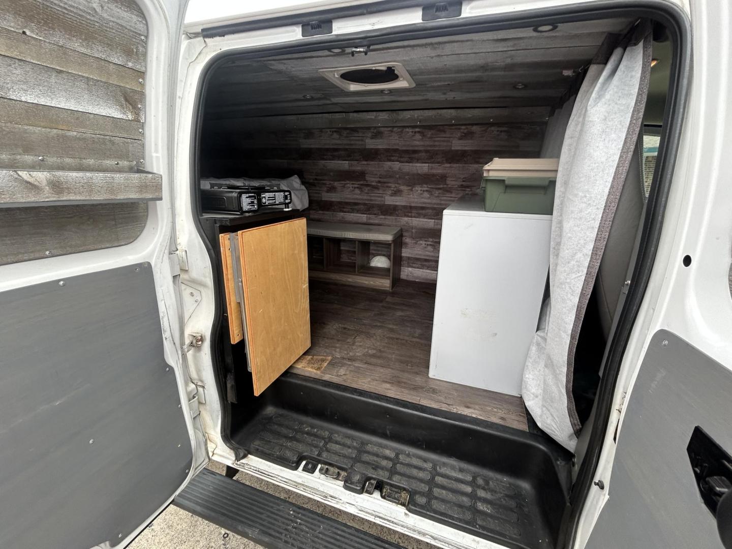 2014 White GMC Savana G2500 Extended Cargo CAMPER CONVERSION (1GTW7GCA3E1) with an 4.8L V8 OHV 16V FFV engine, 6-Speed Automatic transmission, located at 1687 Business 35 S, New Braunfels, TX, 78130, (830) 625-7159, 29.655487, -98.051491 - Photo#4