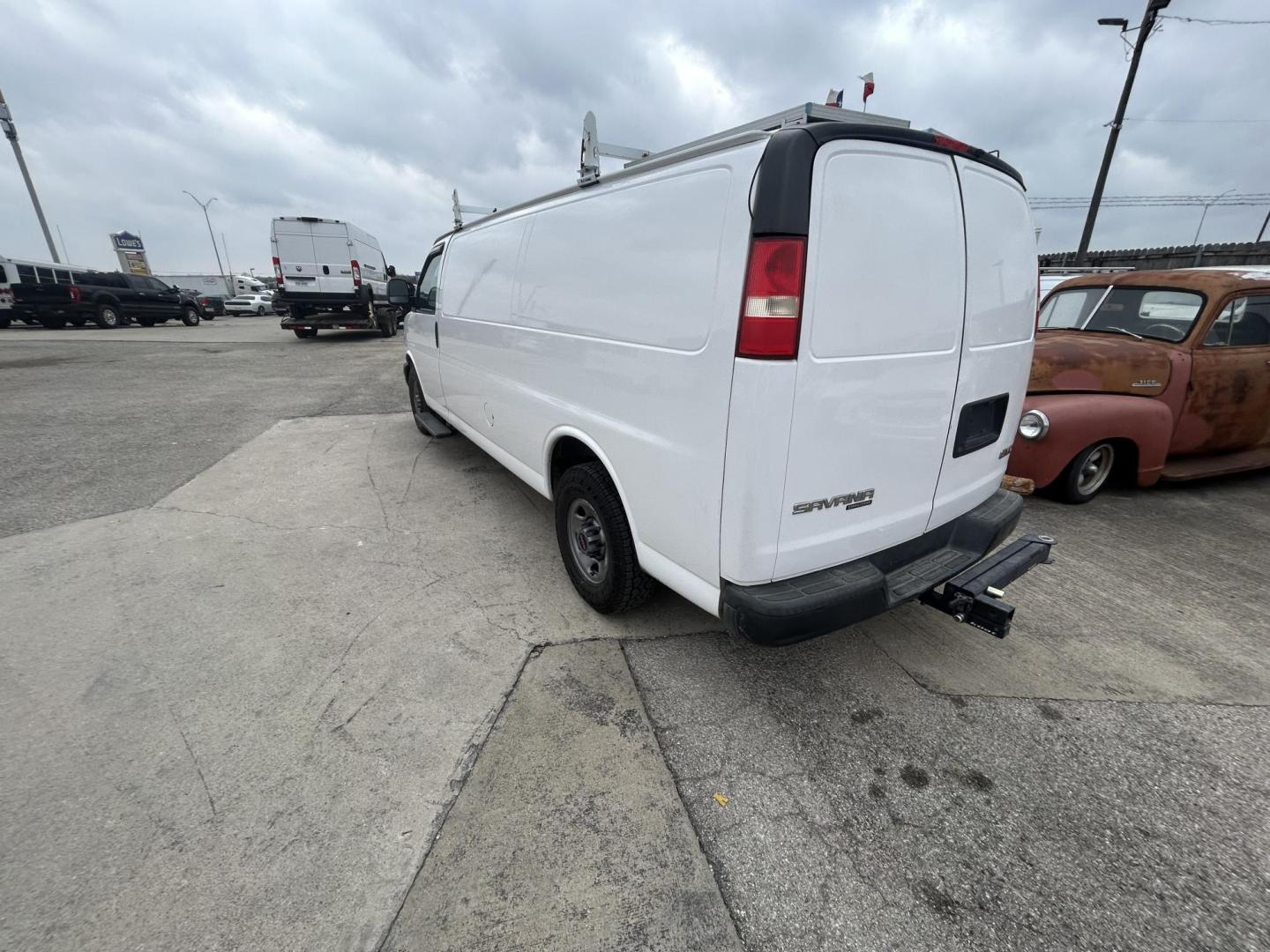2014 White GMC Savana G2500 Extended Cargo CAMPER CONVERSION (1GTW7GCA3E1) with an 4.8L V8 OHV 16V FFV engine, 6-Speed Automatic transmission, located at 1687 Business 35 S, New Braunfels, TX, 78130, (830) 625-7159, 29.655487, -98.051491 - Photo#12