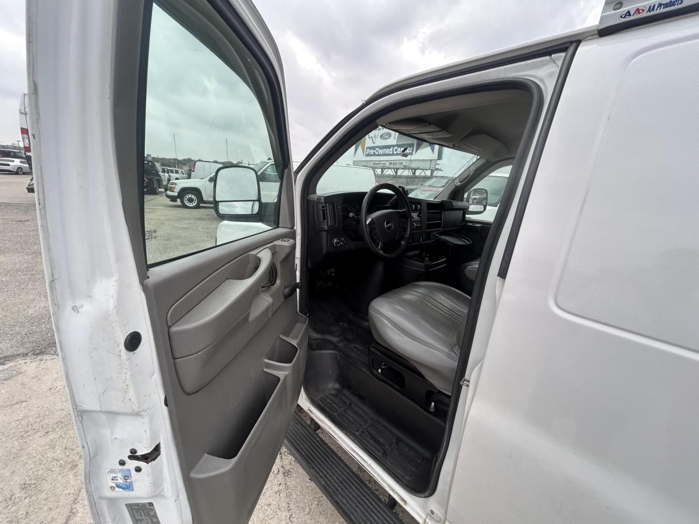 2014 White GMC Savana G2500 Extended Cargo CAMPER CONVERSION (1GTW7GCA3E1) with an 4.8L V8 OHV 16V FFV engine, 6-Speed Automatic transmission, located at 1687 Business 35 S, New Braunfels, TX, 78130, (830) 625-7159, 29.655487, -98.051491 - Photo#13