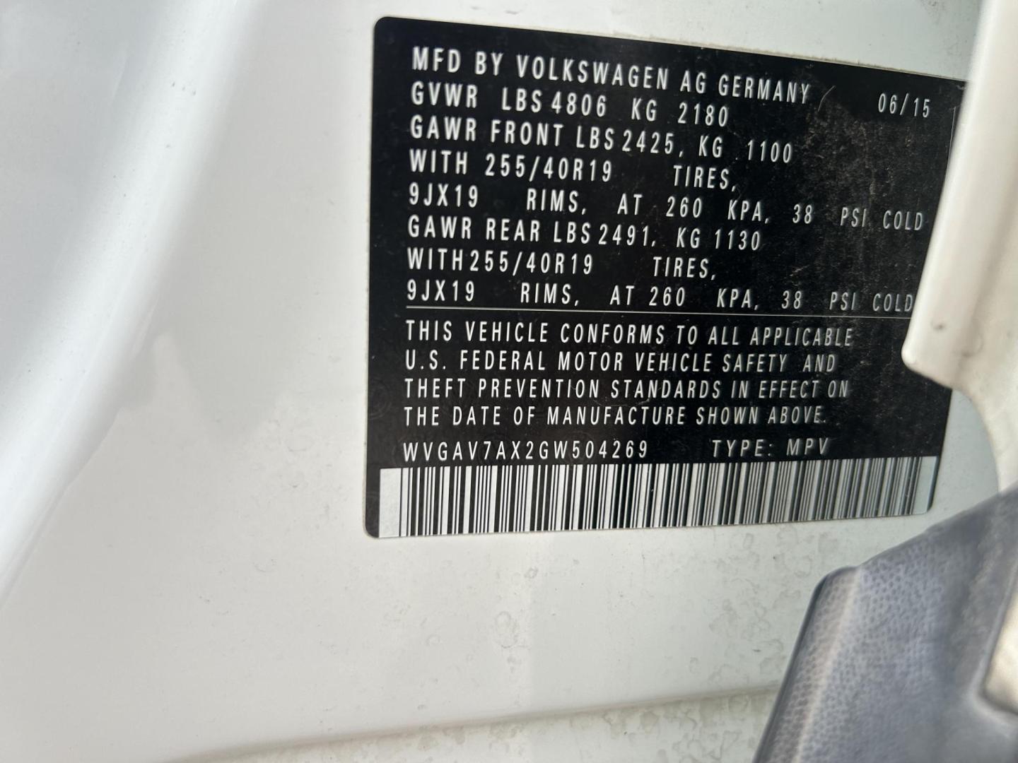 2016 White Volkswagen Tiguan SE (WVGAV7AX2GW) with an 2.0L L4 DOHC 16V TURBO engine, 6A transmission, located at 1687 Business 35 S, New Braunfels, TX, 78130, (830) 625-7159, 29.655487, -98.051491 - Photo#14