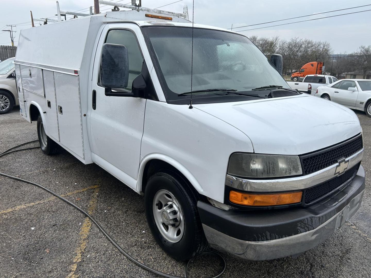 2013 White Chevrolet Express G3500 (1GB0G2CG7D1) with an 6.0L V8 OHV 16V FFV engine, 6-Speed Automatic transmission, located at 1687 Business 35 S, New Braunfels, TX, 78130, (830) 625-7159, 29.655487, -98.051491 - Photo#1