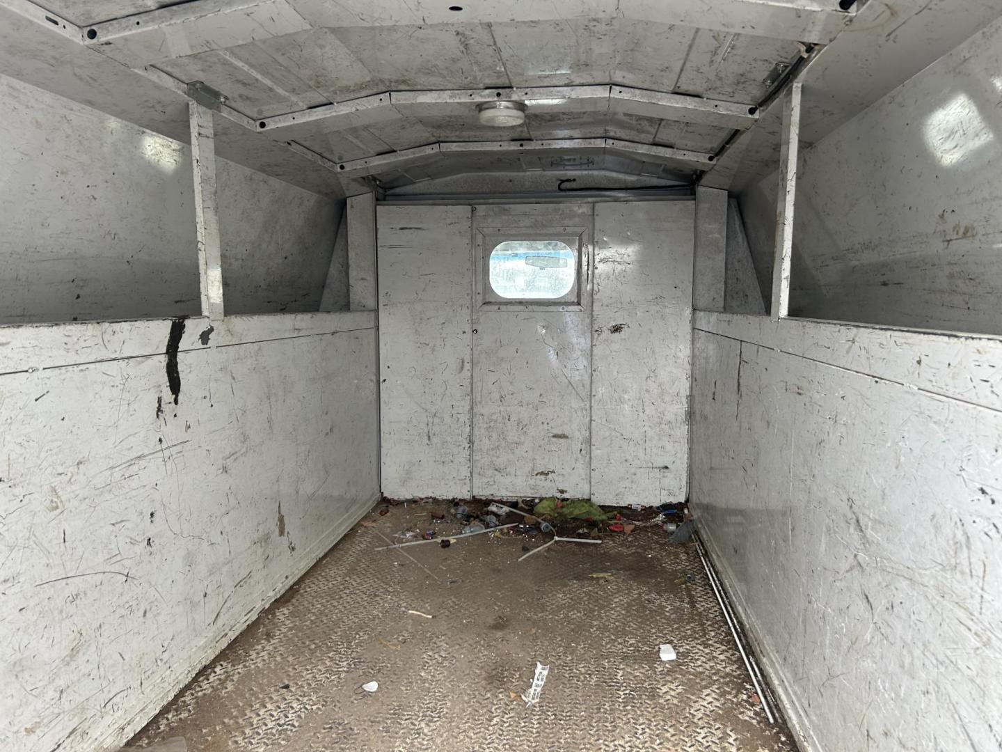 2013 White Chevrolet Express G3500 (1GB0G2CG7D1) with an 6.0L V8 OHV 16V FFV engine, 6-Speed Automatic transmission, located at 1687 Business 35 S, New Braunfels, TX, 78130, (830) 625-7159, 29.655487, -98.051491 - Photo#6