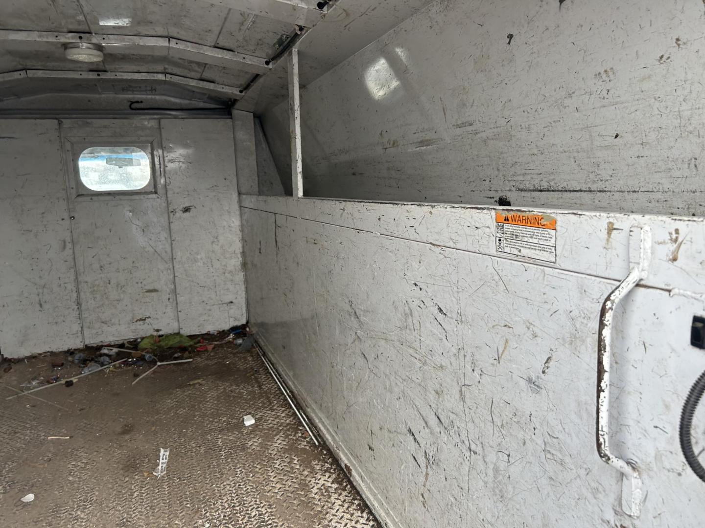 2013 White Chevrolet Express G3500 (1GB0G2CG7D1) with an 6.0L V8 OHV 16V FFV engine, 6-Speed Automatic transmission, located at 1687 Business 35 S, New Braunfels, TX, 78130, (830) 625-7159, 29.655487, -98.051491 - Photo#5