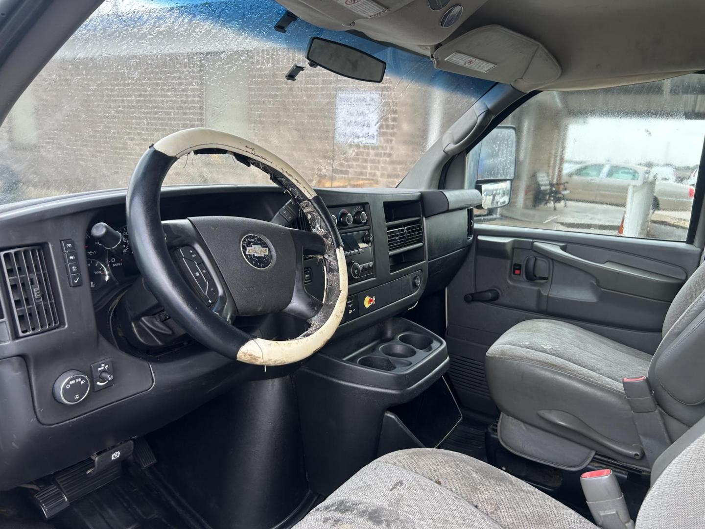 2013 White Chevrolet Express G3500 (1GB0G2CG7D1) with an 6.0L V8 OHV 16V FFV engine, 6-Speed Automatic transmission, located at 1687 Business 35 S, New Braunfels, TX, 78130, (830) 625-7159, 29.655487, -98.051491 - Photo#8