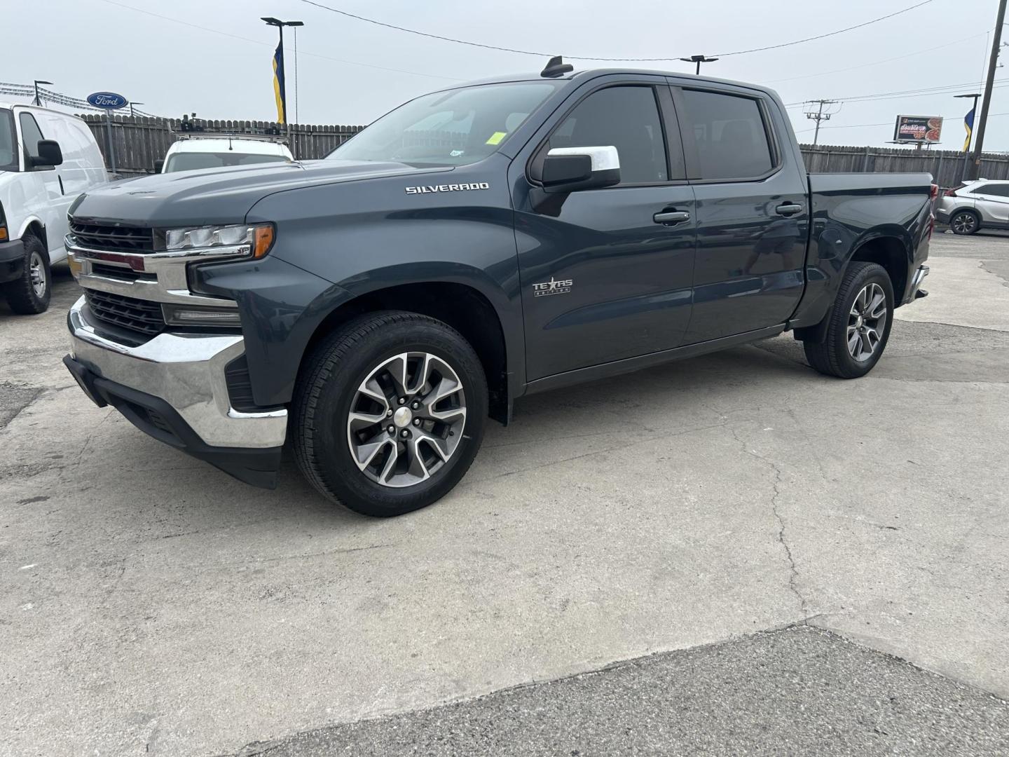 2020 Gray Chevrolet Silverado 1500 LT Crew Cab 2WD (3GCPWCED6LG) with an 5.3L V8 OHV 16V engine, 6A transmission, located at 1687 Business 35 S, New Braunfels, TX, 78130, (830) 625-7159, 29.655487, -98.051491 - Photo#0