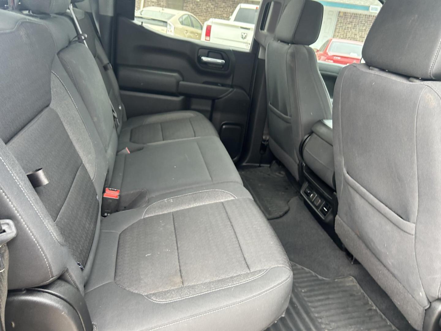 2020 Gray Chevrolet Silverado 1500 LT Crew Cab 2WD (3GCPWCED6LG) with an 5.3L V8 OHV 16V engine, 6A transmission, located at 1687 Business 35 S, New Braunfels, TX, 78130, (830) 625-7159, 29.655487, -98.051491 - Photo#4