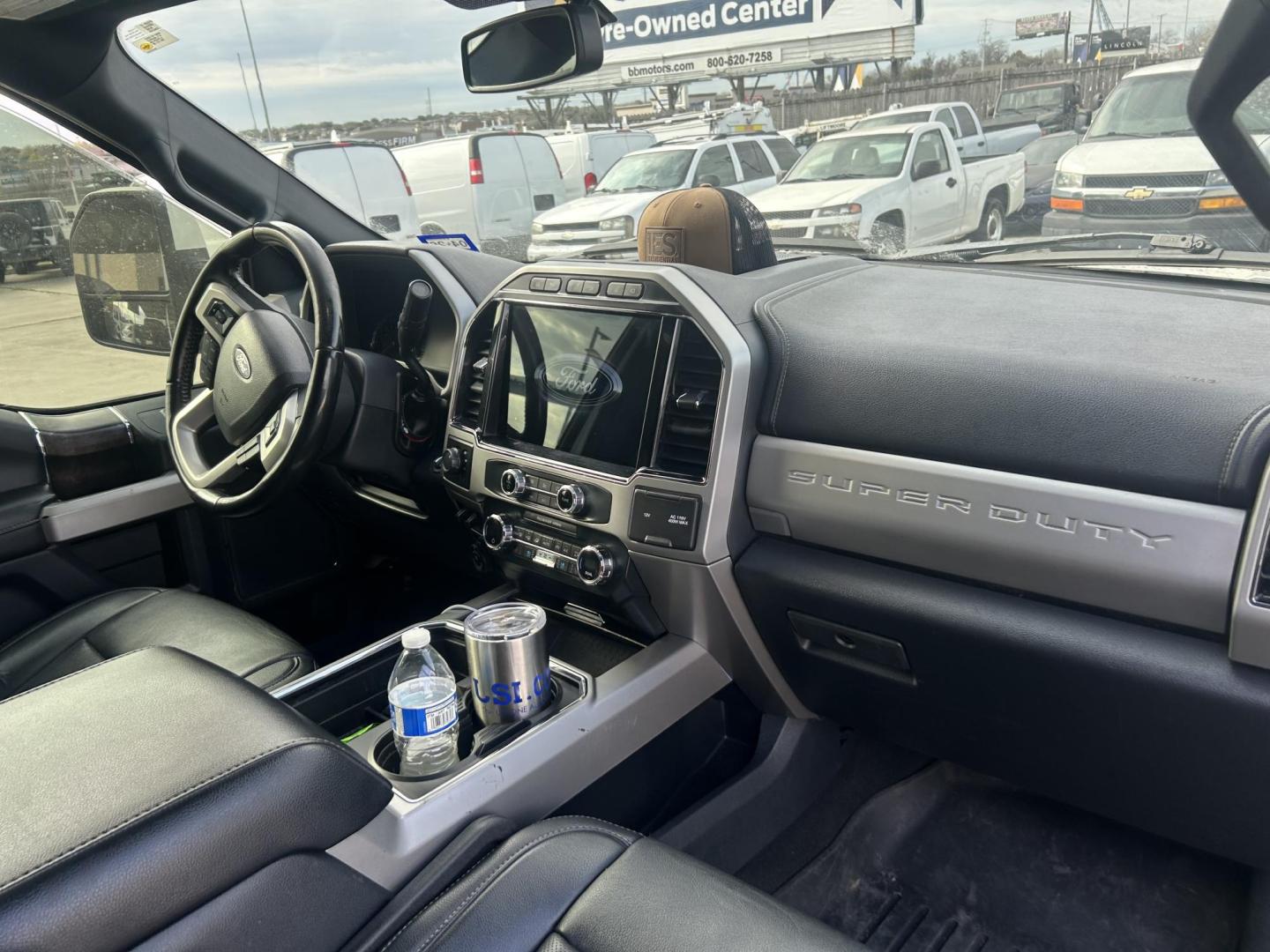 2022 White Ford F-350 SD Larait Crew Cab Long Bed DRW 4WD (1FT8W3DT9NE) with an 6.7L V8 OHV 16V DIESEL engine, 6A transmission, located at 1687 Business 35 S, New Braunfels, TX, 78130, (830) 625-7159, 29.655487, -98.051491 - Photo#3