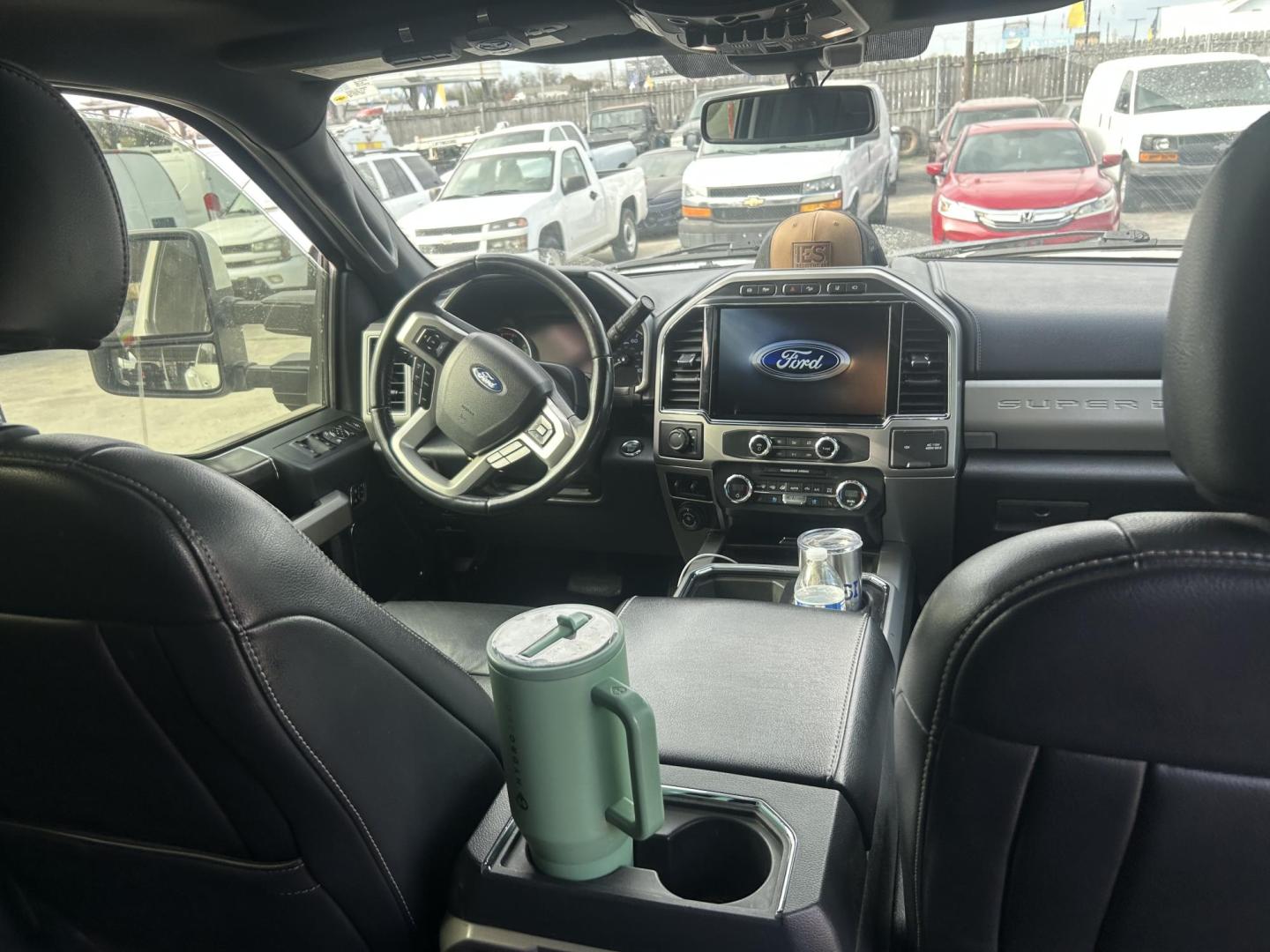 2022 White Ford F-350 SD Larait Crew Cab Long Bed DRW 4WD (1FT8W3DT9NE) with an 6.7L V8 OHV 16V DIESEL engine, 6A transmission, located at 1687 Business 35 S, New Braunfels, TX, 78130, (830) 625-7159, 29.655487, -98.051491 - Photo#5