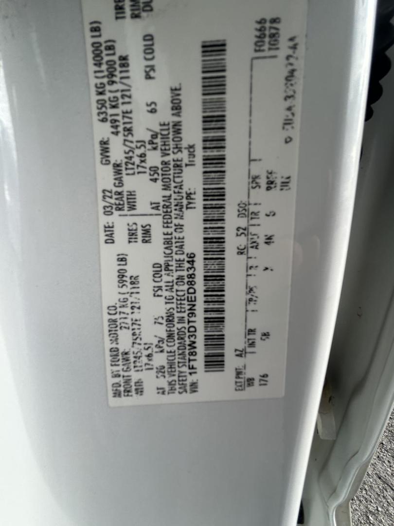 2022 White Ford F-350 SD Larait Crew Cab Long Bed DRW 4WD (1FT8W3DT9NE) with an 6.7L V8 OHV 16V DIESEL engine, 6A transmission, located at 1687 Business 35 S, New Braunfels, TX, 78130, (830) 625-7159, 29.655487, -98.051491 - Photo#14