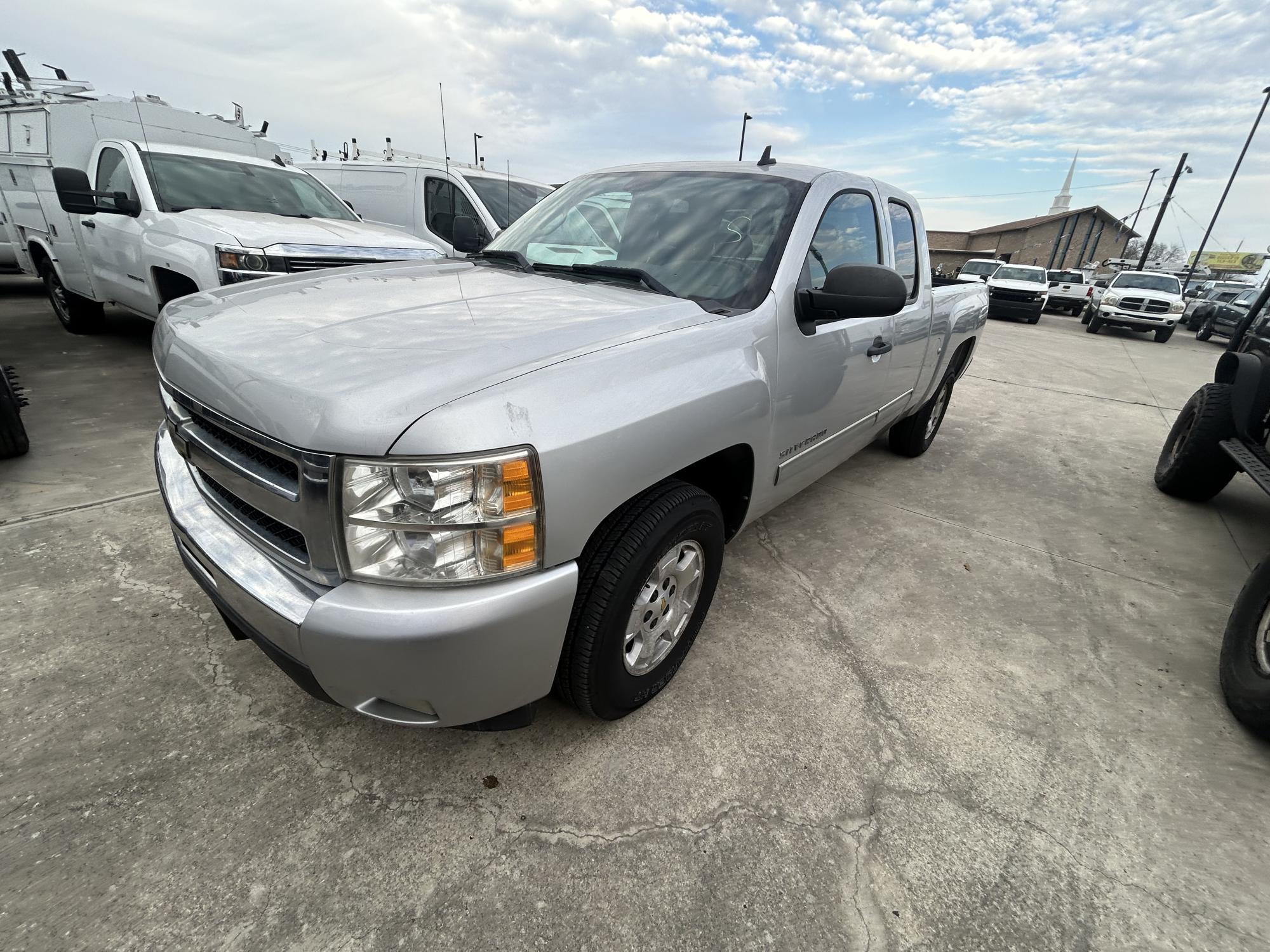 photo of 2011 Chevrolet Silverado 1500 LT Ext. Cab 2WD
