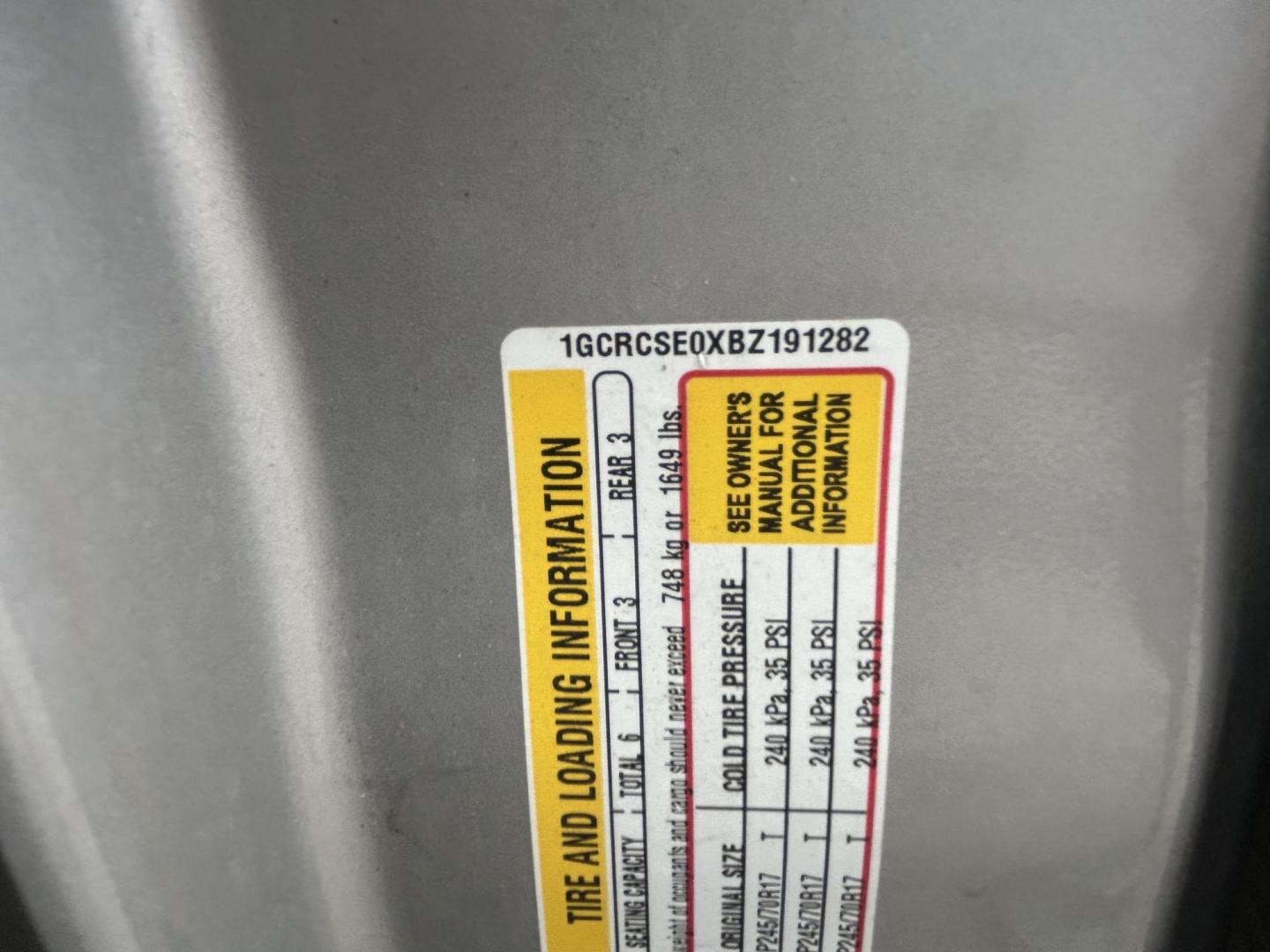 2011 Silver Chevrolet Silverado 1500 LT Ext. Cab 2WD (1GCRCSE0XBZ) with an 5.3L V8 OHV 16V FFV engine, 4-Speed Automatic transmission, located at 1687 Business 35 S, New Braunfels, TX, 78130, (830) 625-7159, 29.655487, -98.051491 - Photo#11