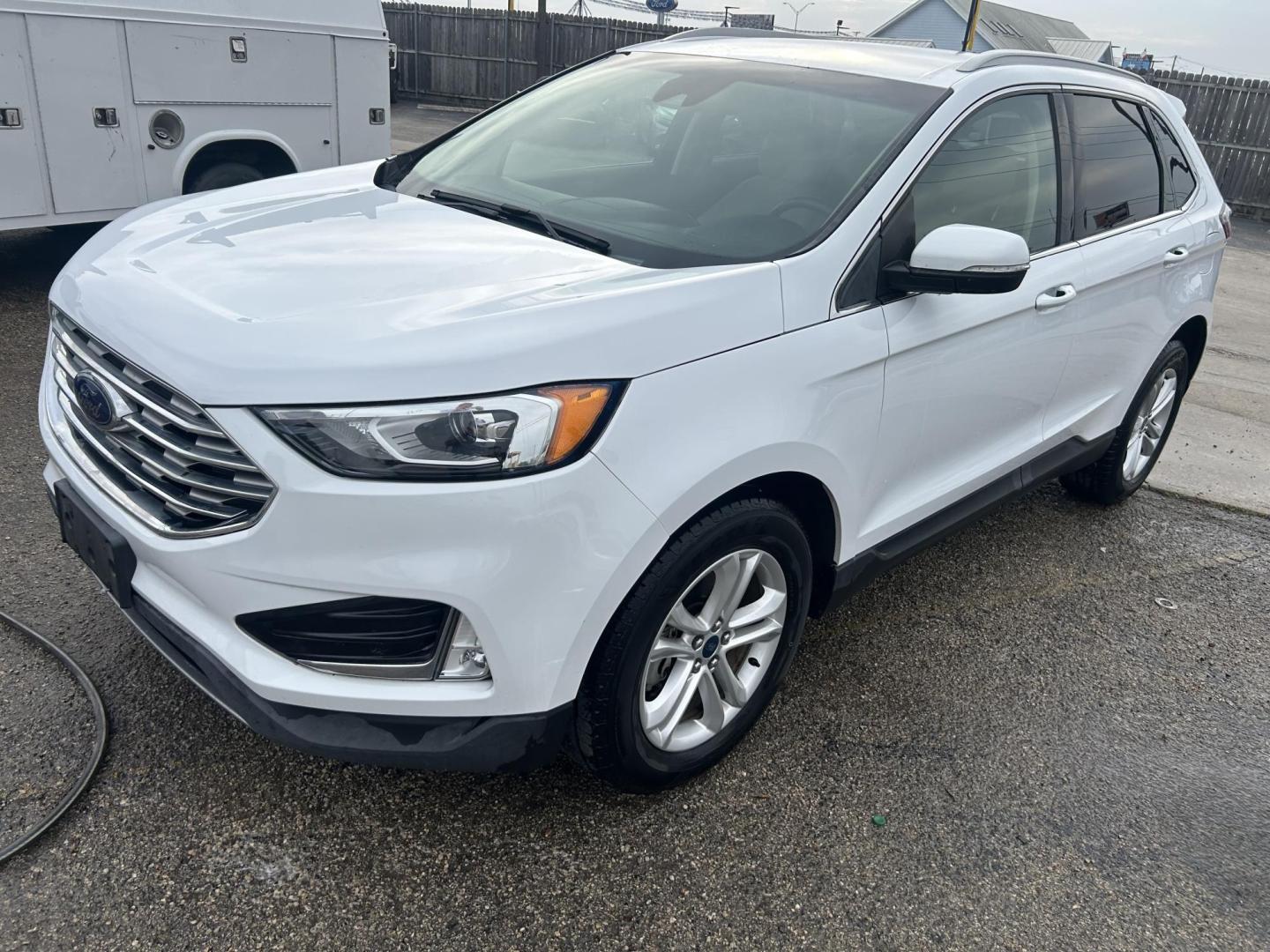 2019 White Ford Edge SEL FWD (2FMPK3J9XKB) with an 2.0L L4 DOHC 16V engine, 6A transmission, located at 1687 Business 35 S, New Braunfels, TX, 78130, (830) 625-7159, 29.655487, -98.051491 - Photo#0