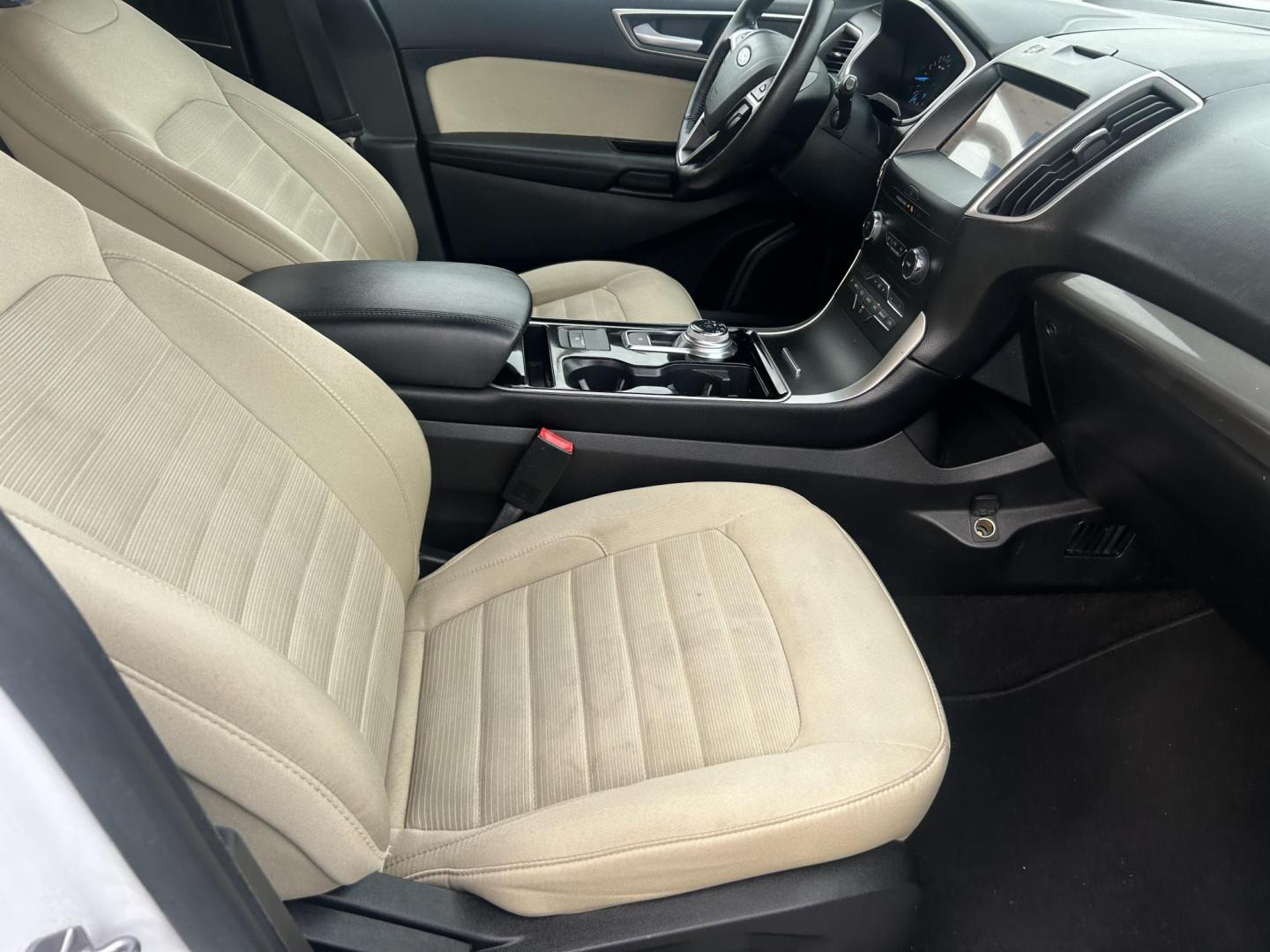 2019 White Ford Edge SEL FWD (2FMPK3J9XKB) with an 2.0L L4 DOHC 16V engine, 6A transmission, located at 1687 Business 35 S, New Braunfels, TX, 78130, (830) 625-7159, 29.655487, -98.051491 - Photo#2