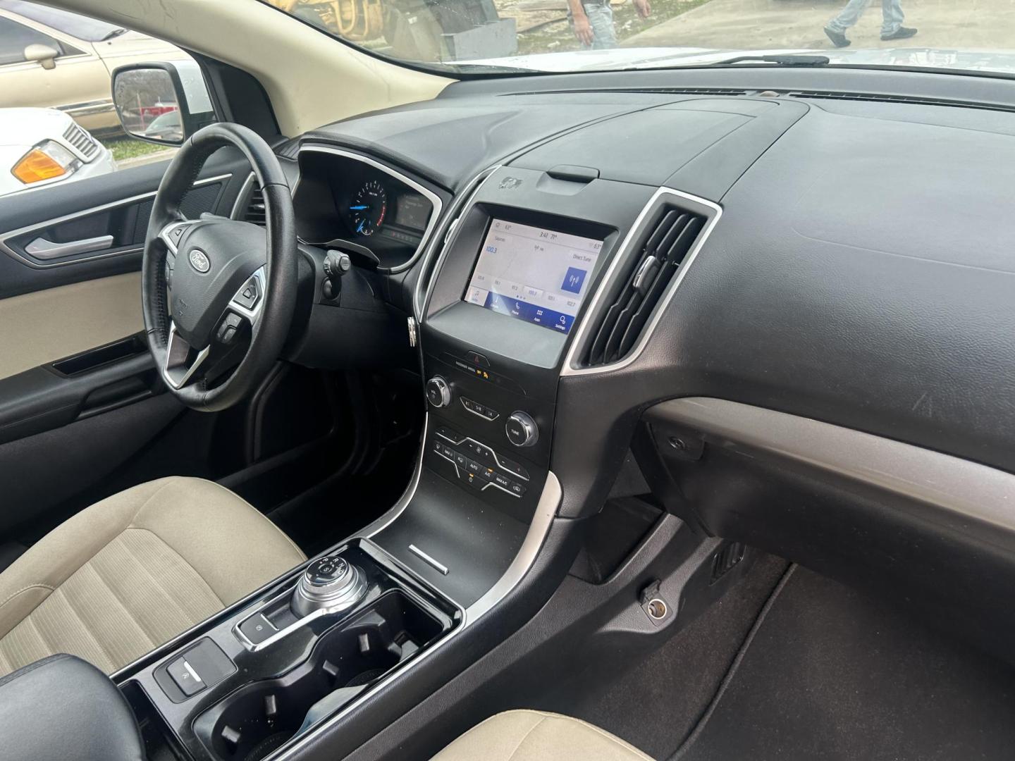 2019 White Ford Edge SEL FWD (2FMPK3J9XKB) with an 2.0L L4 DOHC 16V engine, 6A transmission, located at 1687 Business 35 S, New Braunfels, TX, 78130, (830) 625-7159, 29.655487, -98.051491 - Photo#3