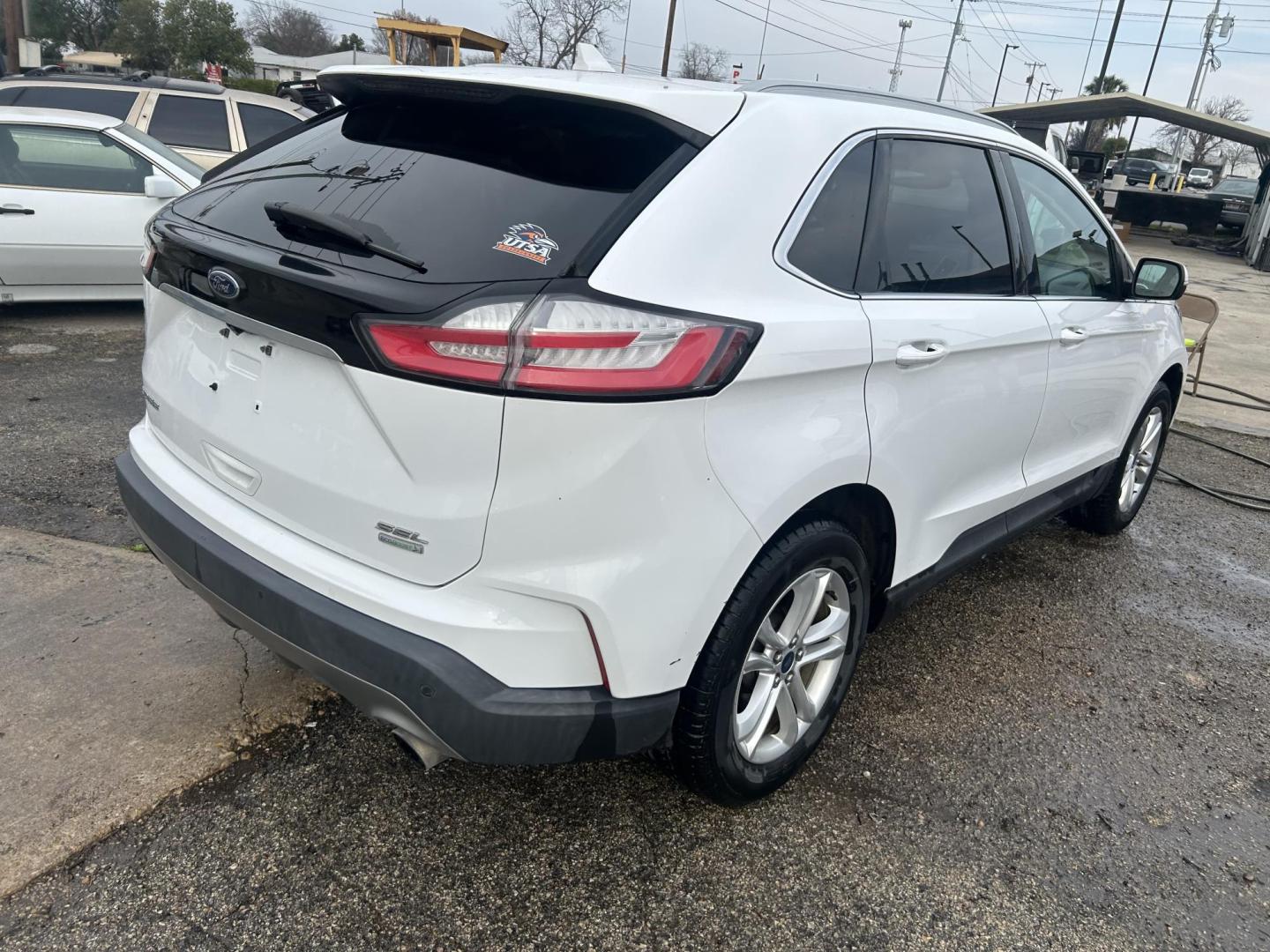 2019 White Ford Edge SEL FWD (2FMPK3J9XKB) with an 2.0L L4 DOHC 16V engine, 6A transmission, located at 1687 Business 35 S, New Braunfels, TX, 78130, (830) 625-7159, 29.655487, -98.051491 - Photo#6
