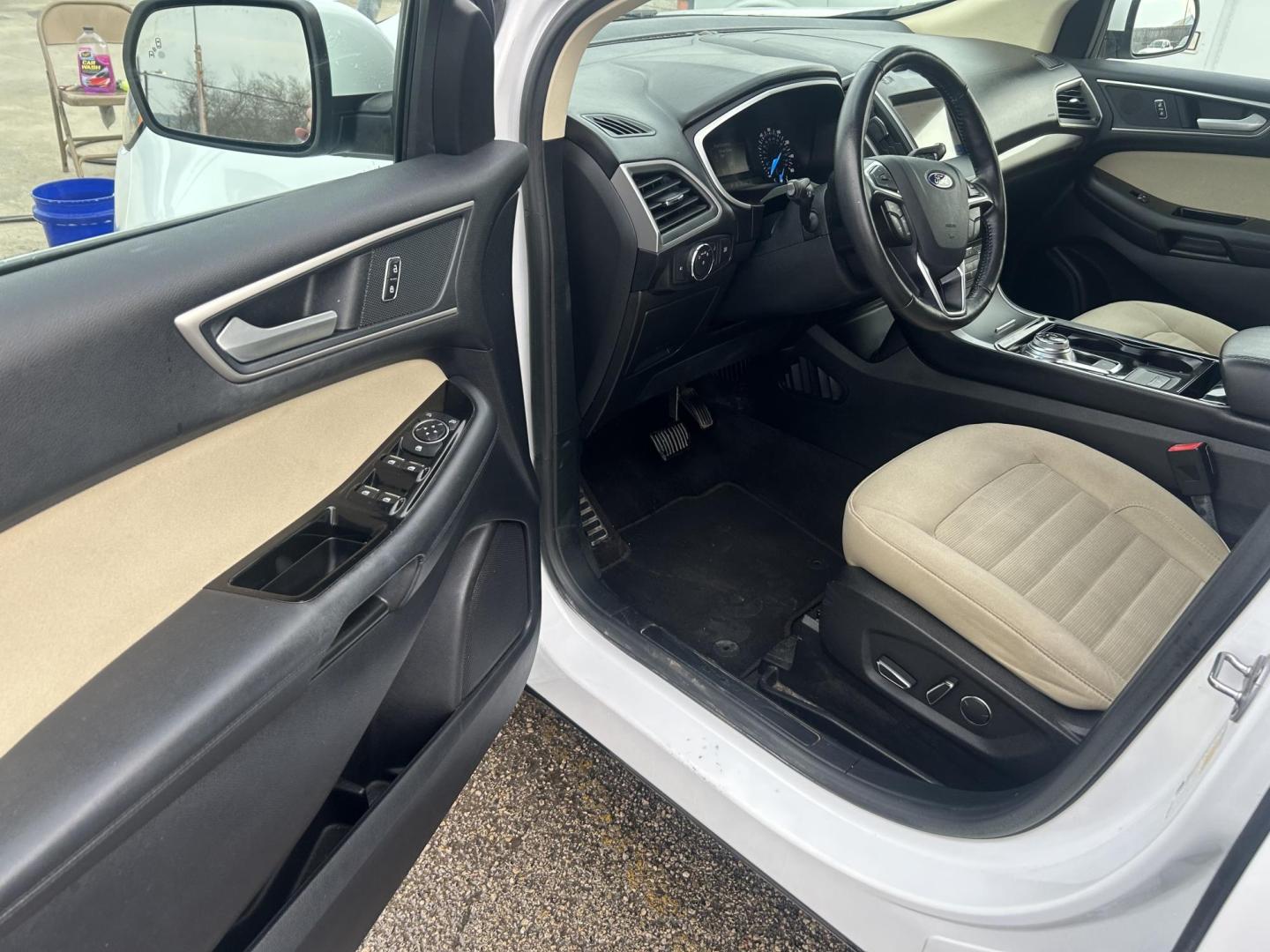 2019 White Ford Edge SEL FWD (2FMPK3J9XKB) with an 2.0L L4 DOHC 16V engine, 6A transmission, located at 1687 Business 35 S, New Braunfels, TX, 78130, (830) 625-7159, 29.655487, -98.051491 - Photo#9