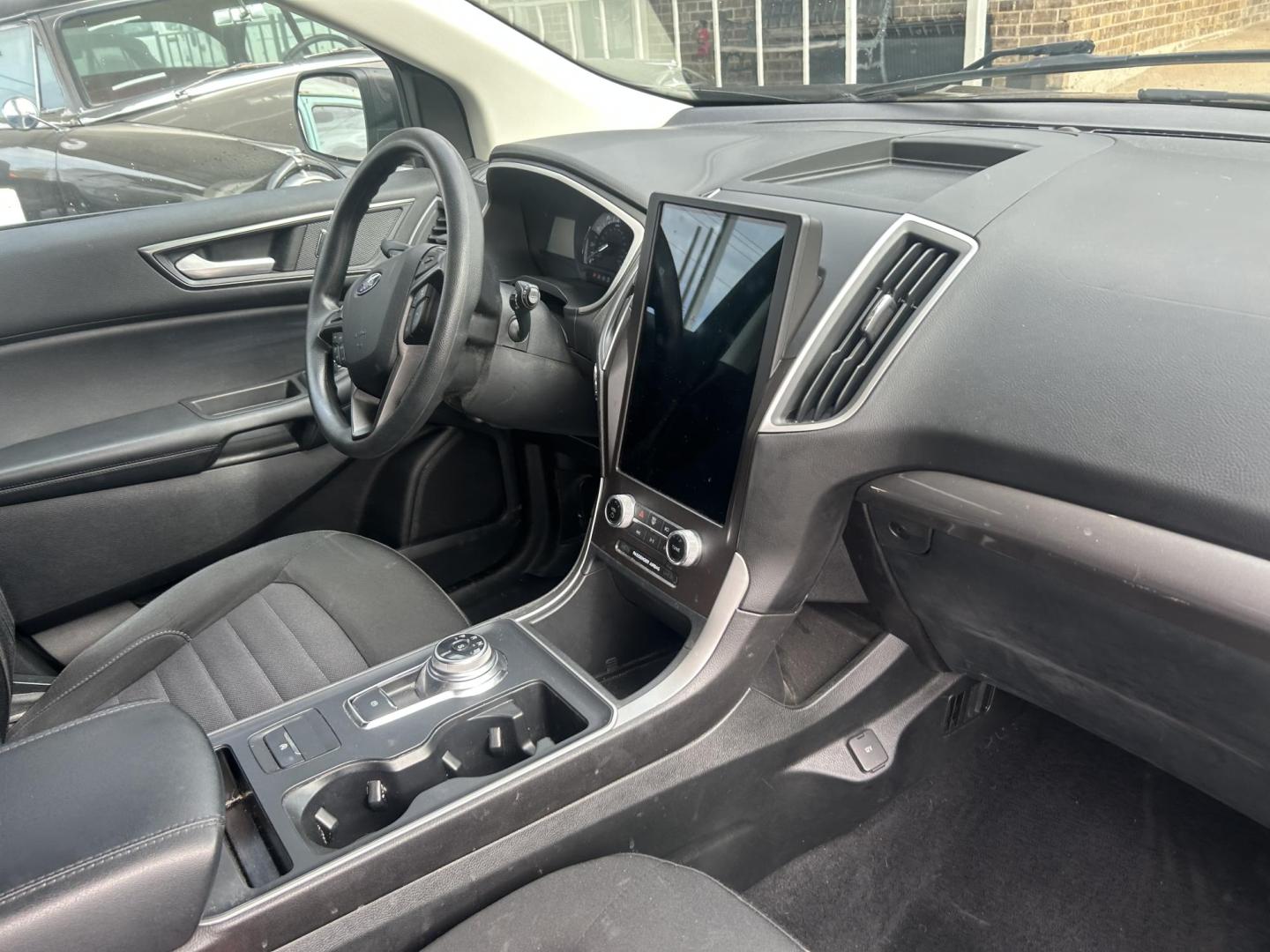 2021 Black Ford Edge SE AWD (2FMPK4G94MB) with an 2.0L L4 DOHC 16V engine, 6A transmission, located at 1687 Business 35 S, New Braunfels, TX, 78130, (830) 625-7159, 29.655487, -98.051491 - Photo#3