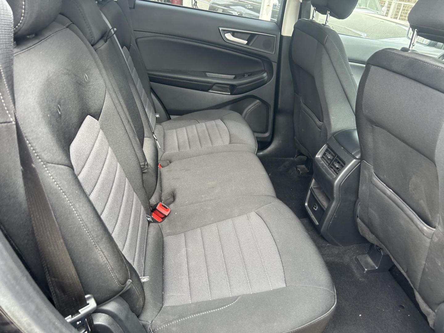 2021 Black Ford Edge SE AWD (2FMPK4G94MB) with an 2.0L L4 DOHC 16V engine, 6A transmission, located at 1687 Business 35 S, New Braunfels, TX, 78130, (830) 625-7159, 29.655487, -98.051491 - Photo#4