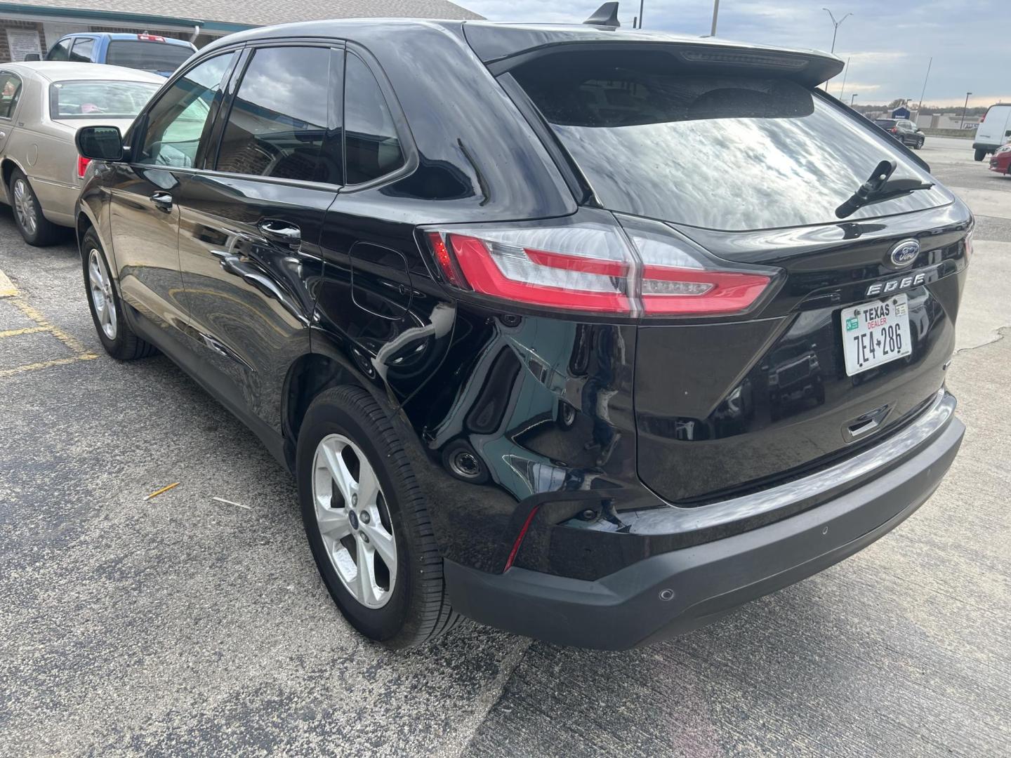 2021 Black Ford Edge SE AWD (2FMPK4G94MB) with an 2.0L L4 DOHC 16V engine, 6A transmission, located at 1687 Business 35 S, New Braunfels, TX, 78130, (830) 625-7159, 29.655487, -98.051491 - Photo#7