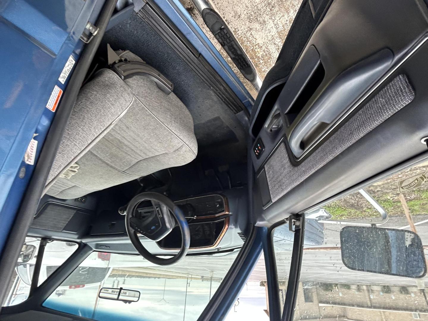 1991 Blue Ford F-150 Reg. Cab Long Bed 4WD (2FTEF14N1MC) with an 5.0L V8 OHV 16V engine, 4-Speed Automatic Overdrive transmission, located at 1687 Business 35 S, New Braunfels, TX, 78130, (830) 625-7159, 29.655487, -98.051491 - Photo#6