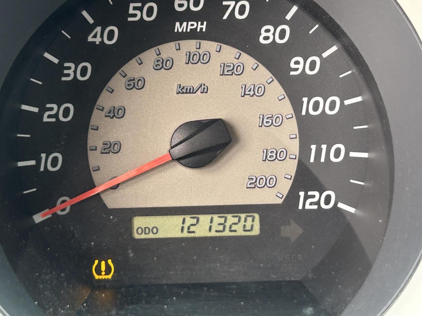 2010 White Toyota Tacoma Access Cab 2WD (5TETX4CN7AZ) with an 2.7L L4 DOHC 16V engine, 5-Speed Manual transmission, located at 1687 Business 35 S, New Braunfels, TX, 78130, (830) 625-7159, 29.655487, -98.051491 - Photo#9