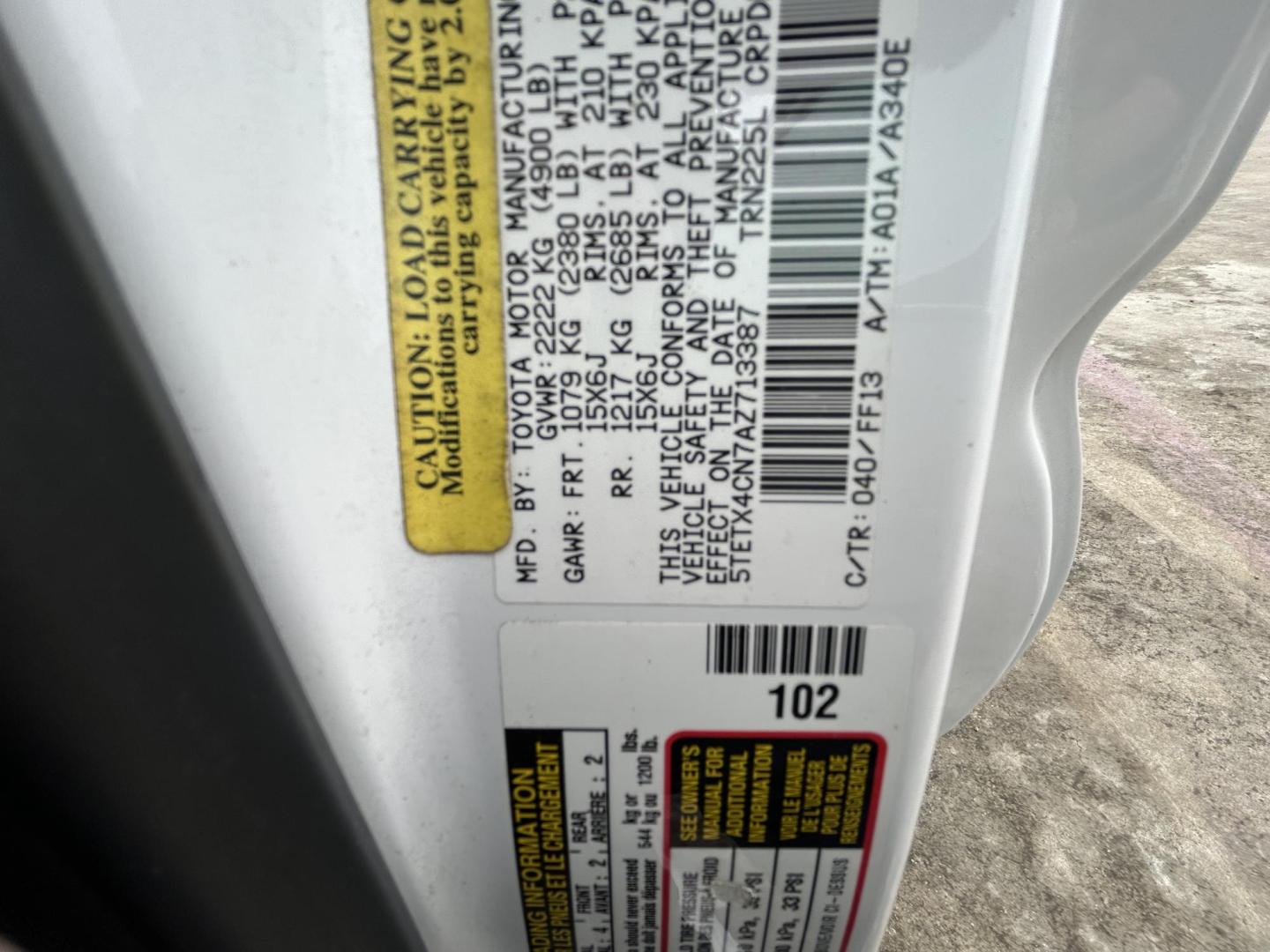 2010 White Toyota Tacoma Access Cab 2WD (5TETX4CN7AZ) with an 2.7L L4 DOHC 16V engine, 5-Speed Manual transmission, located at 1687 Business 35 S, New Braunfels, TX, 78130, (830) 625-7159, 29.655487, -98.051491 - Photo#11