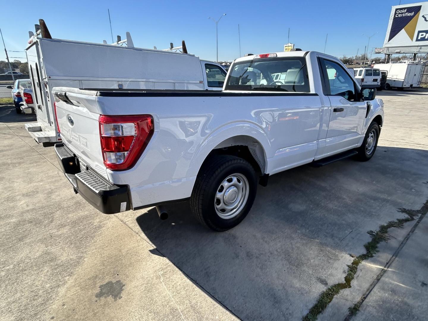 2021 White Ford F-150 XL 8 FT Bed 2WD (1FTMF1CB8MK) with an 3.3L V6 DOHC 24V engine, 6A transmission, located at 1687 Business 35 S, New Braunfels, TX, 78130, (830) 625-7159, 29.655487, -98.051491 - Photo#4