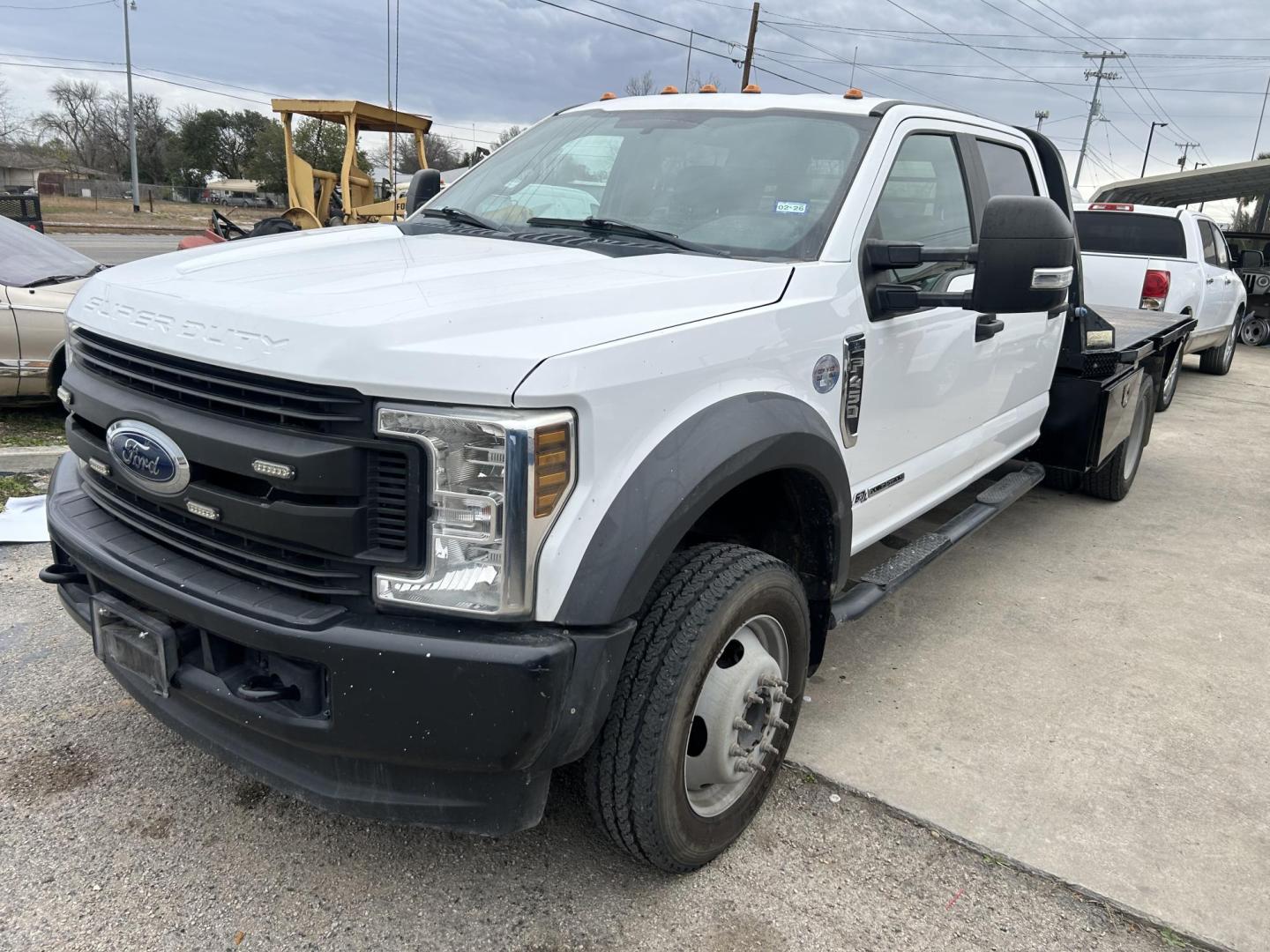 2019 White Ford F-450 SD Crew Cab DRW 4WD (1FD0W4HT3KE) with an 6.7L V8 OHV 16V DIESEL engine, located at 1687 Business 35 S, New Braunfels, TX, 78130, (830) 625-7159, 29.655487, -98.051491 - Photo#0
