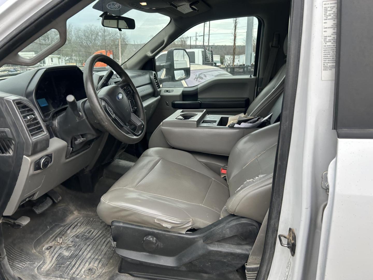 2019 White Ford F-450 SD Crew Cab DRW 4WD (1FD0W4HT3KE) with an 6.7L V8 OHV 16V DIESEL engine, located at 1687 Business 35 S, New Braunfels, TX, 78130, (830) 625-7159, 29.655487, -98.051491 - Photo#2