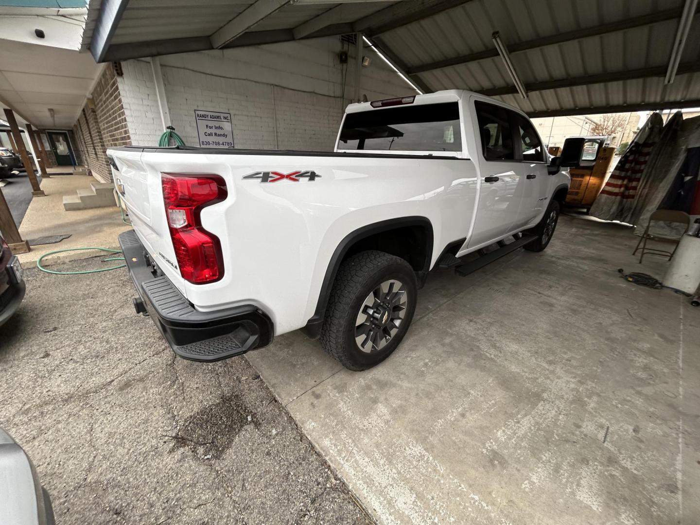 2023 White Chevrolet Silverado 2500HD Custom Crew Cab Short Box 4WD (1GC4YME79PF) with an 6.6L V8 OHV 16V engine, 6A transmission, located at 1687 Business 35 S, New Braunfels, TX, 78130, (830) 625-7159, 29.655487, -98.051491 - Photo#2