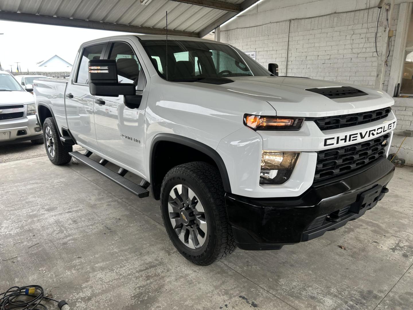 2023 White Chevrolet Silverado 2500HD Custom Crew Cab Short Box 4WD (1GC4YME79PF) with an 6.6L V8 OHV 16V engine, 6A transmission, located at 1687 Business 35 S, New Braunfels, TX, 78130, (830) 625-7159, 29.655487, -98.051491 - Photo#1